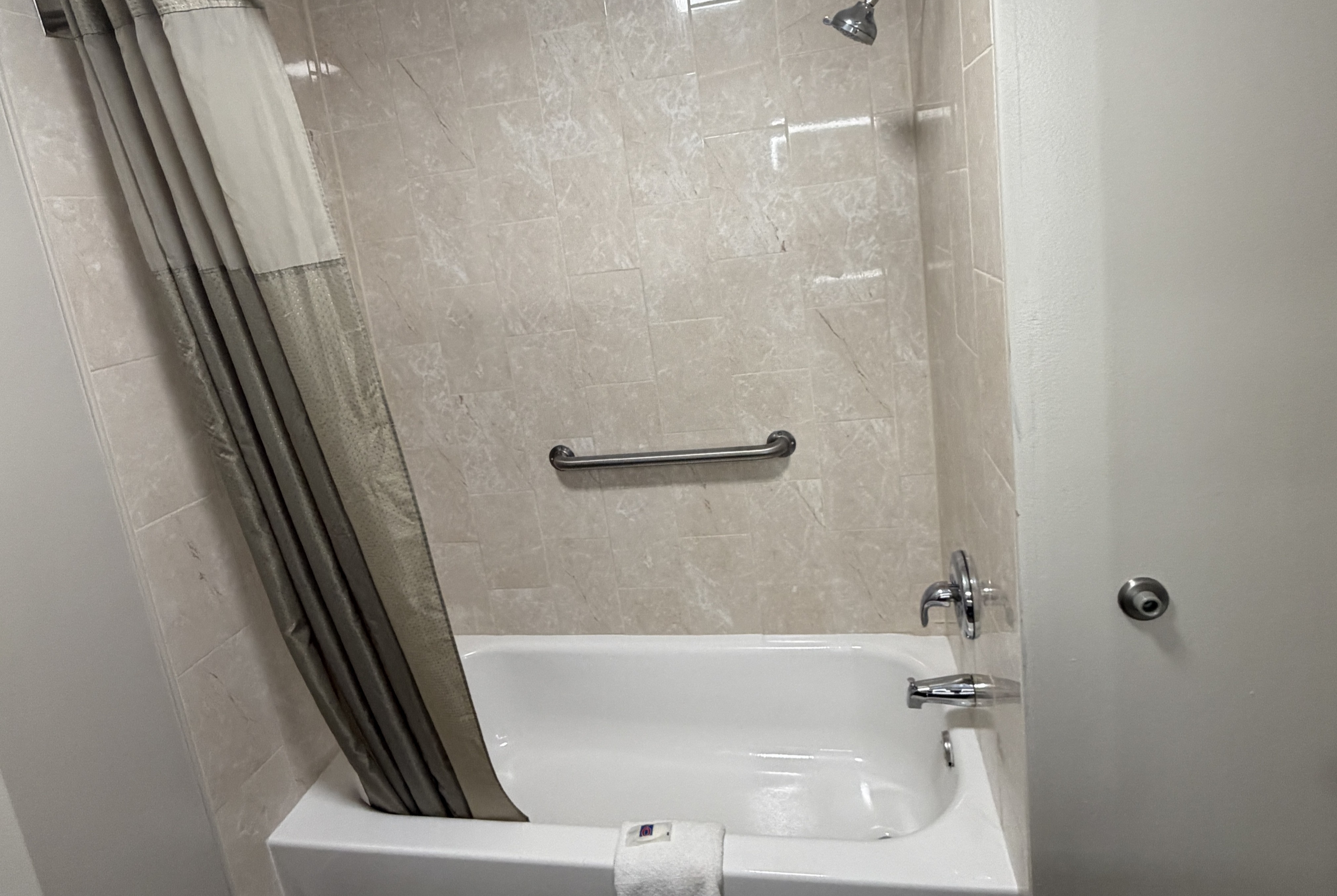 Guest room bath at the Baymont by Wyndham Newark/Wilmington/Mall Area in Newark, Delaware