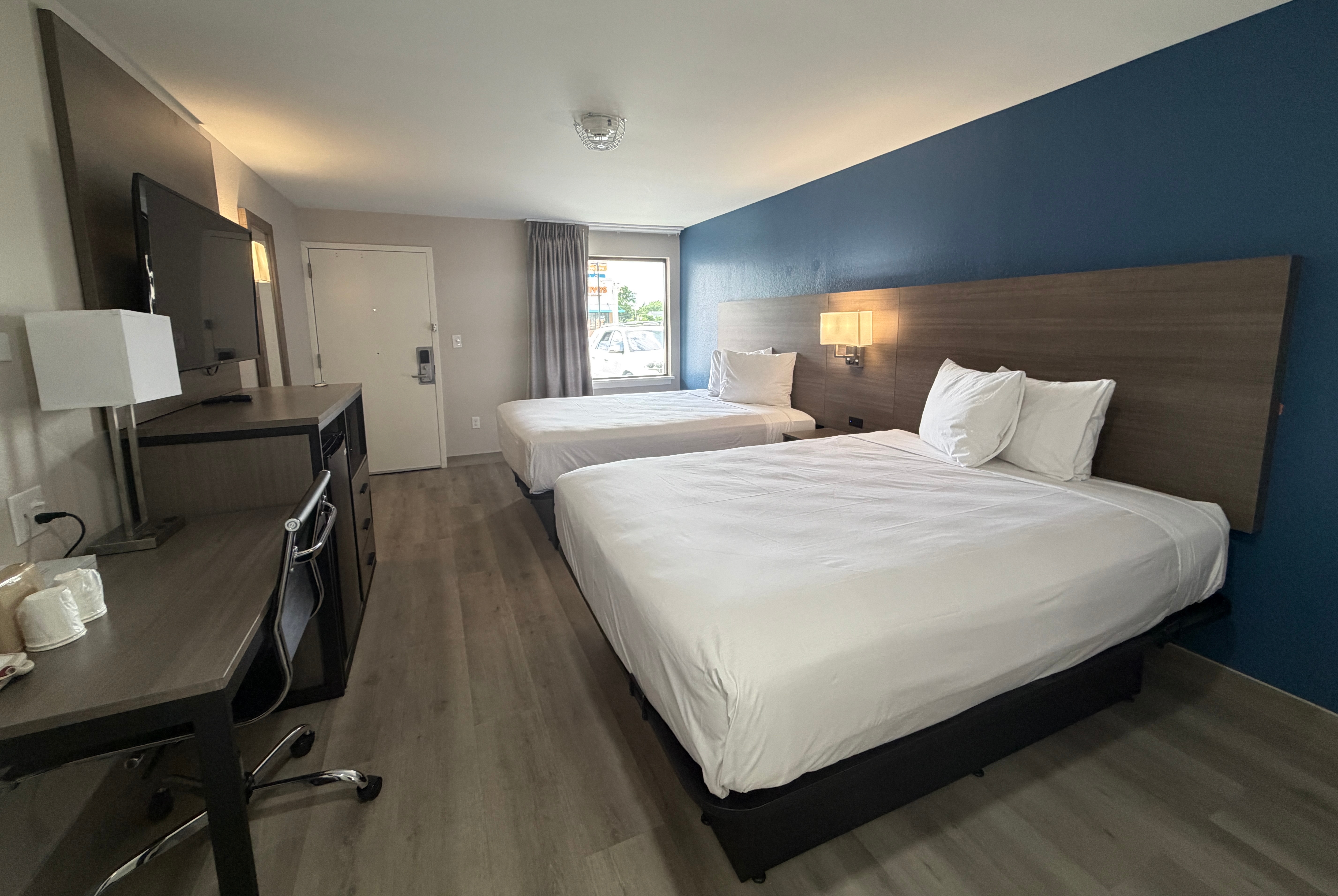 Guest room at the Baymont by Wyndham Newark/Wilmington/Mall Area in Newark, Delaware