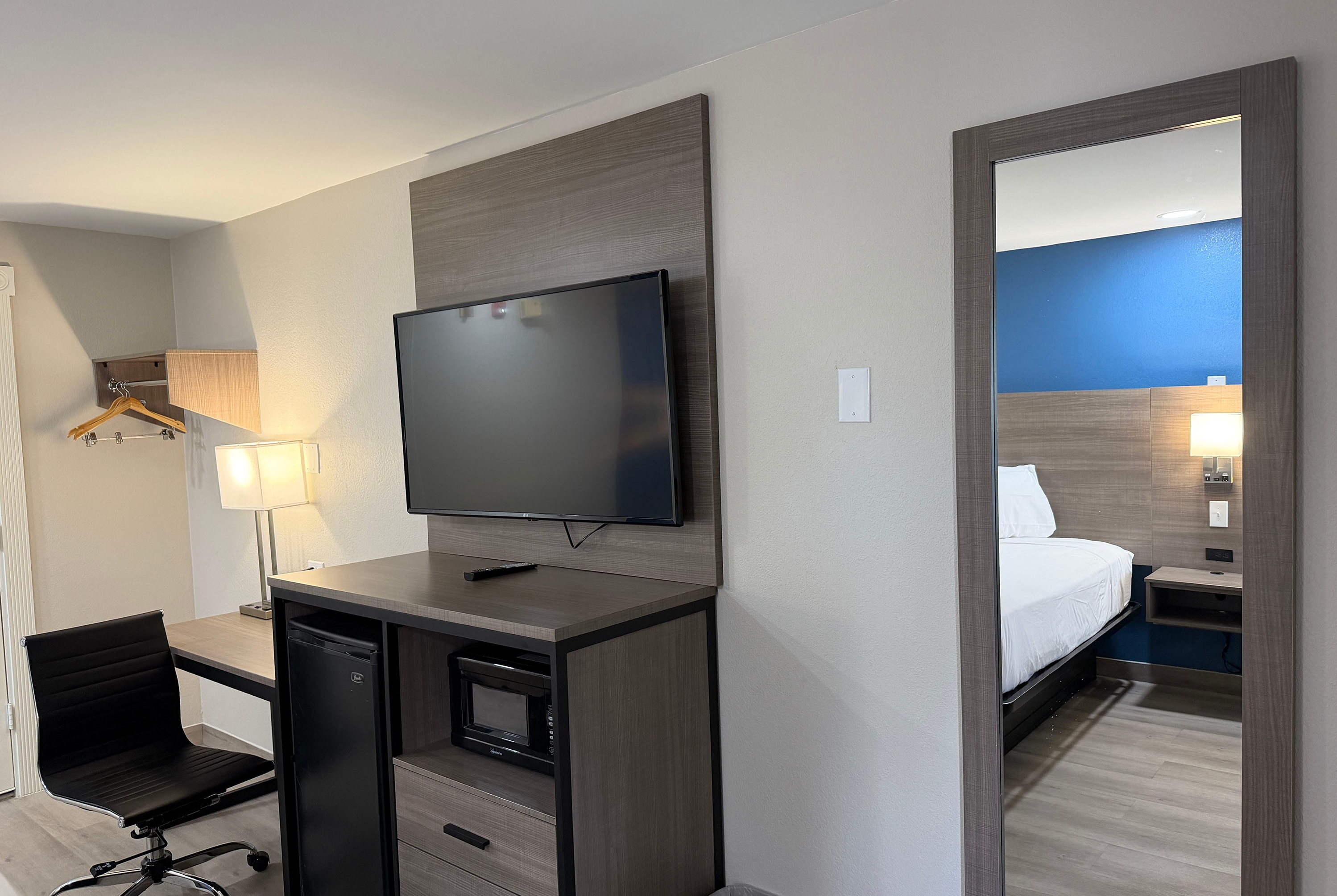 Guest room at the Baymont by Wyndham Newark/Wilmington in Newark, Delaware