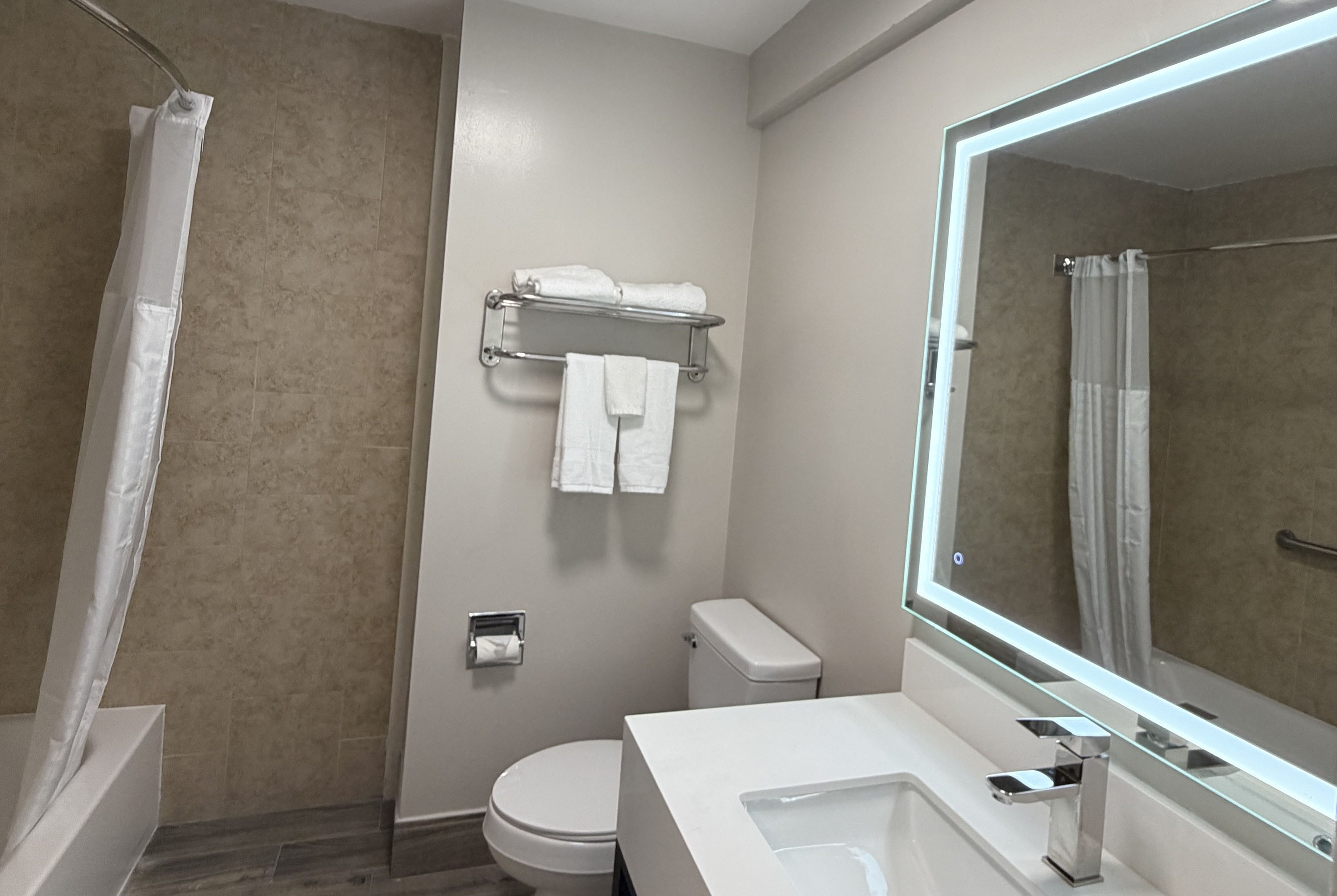 Guest room bath at the Baymont by Wyndham Newark/Wilmington in Newark, Delaware