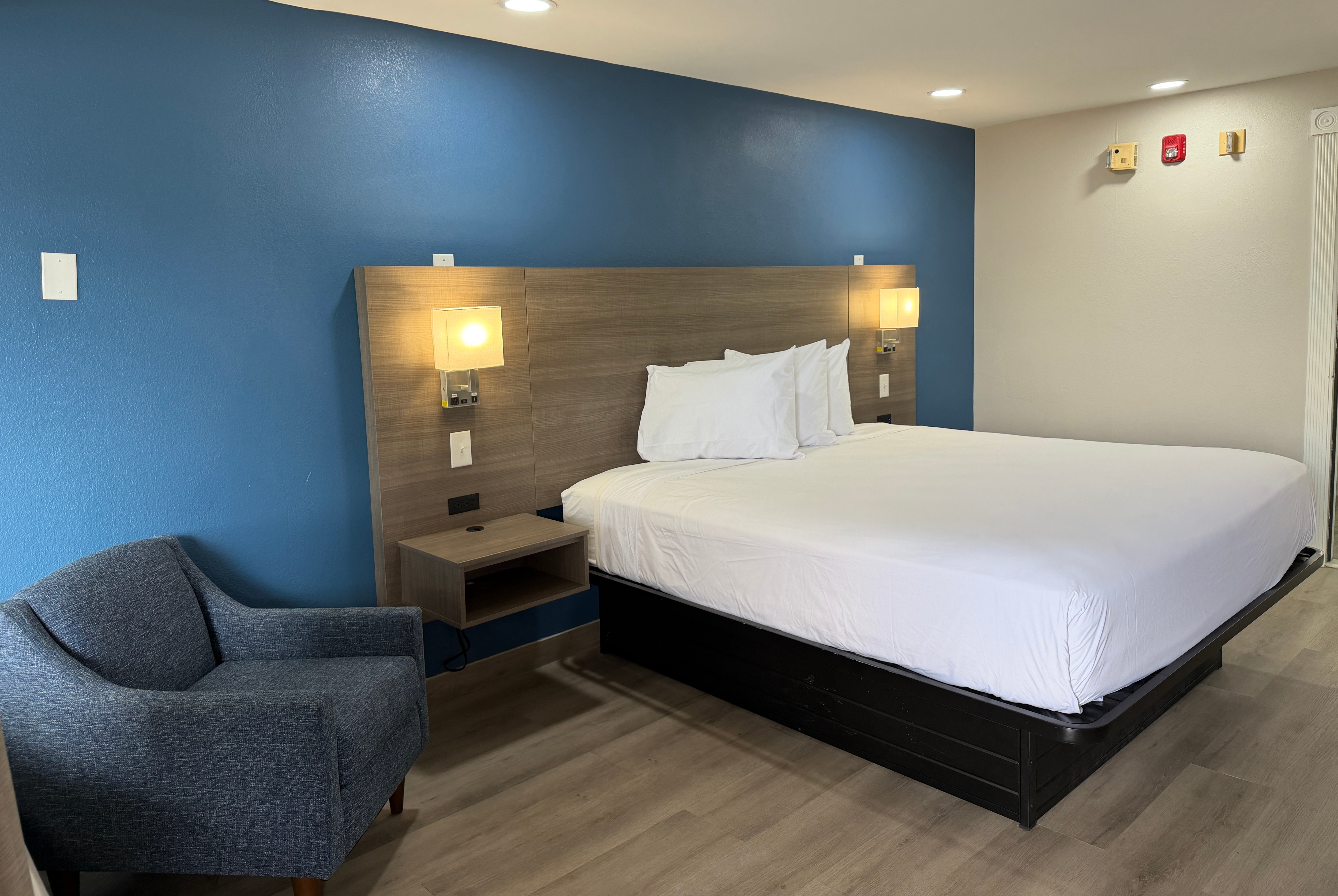 Guest room at the Baymont by Wyndham Newark/Wilmington/Mall Area in Newark, Delaware