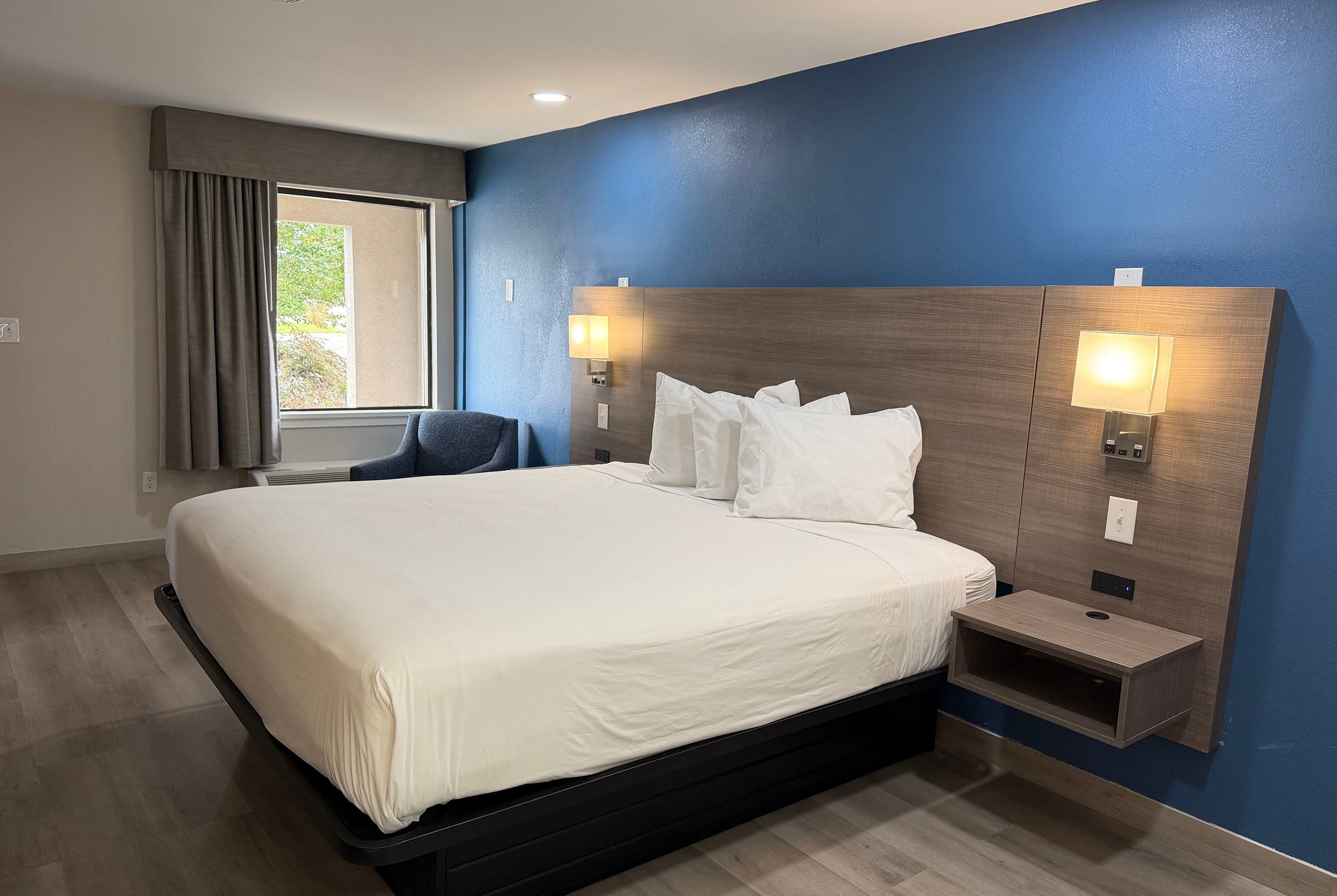 Guest room at the Baymont by Wyndham Newark/Wilmington in Newark, Delaware