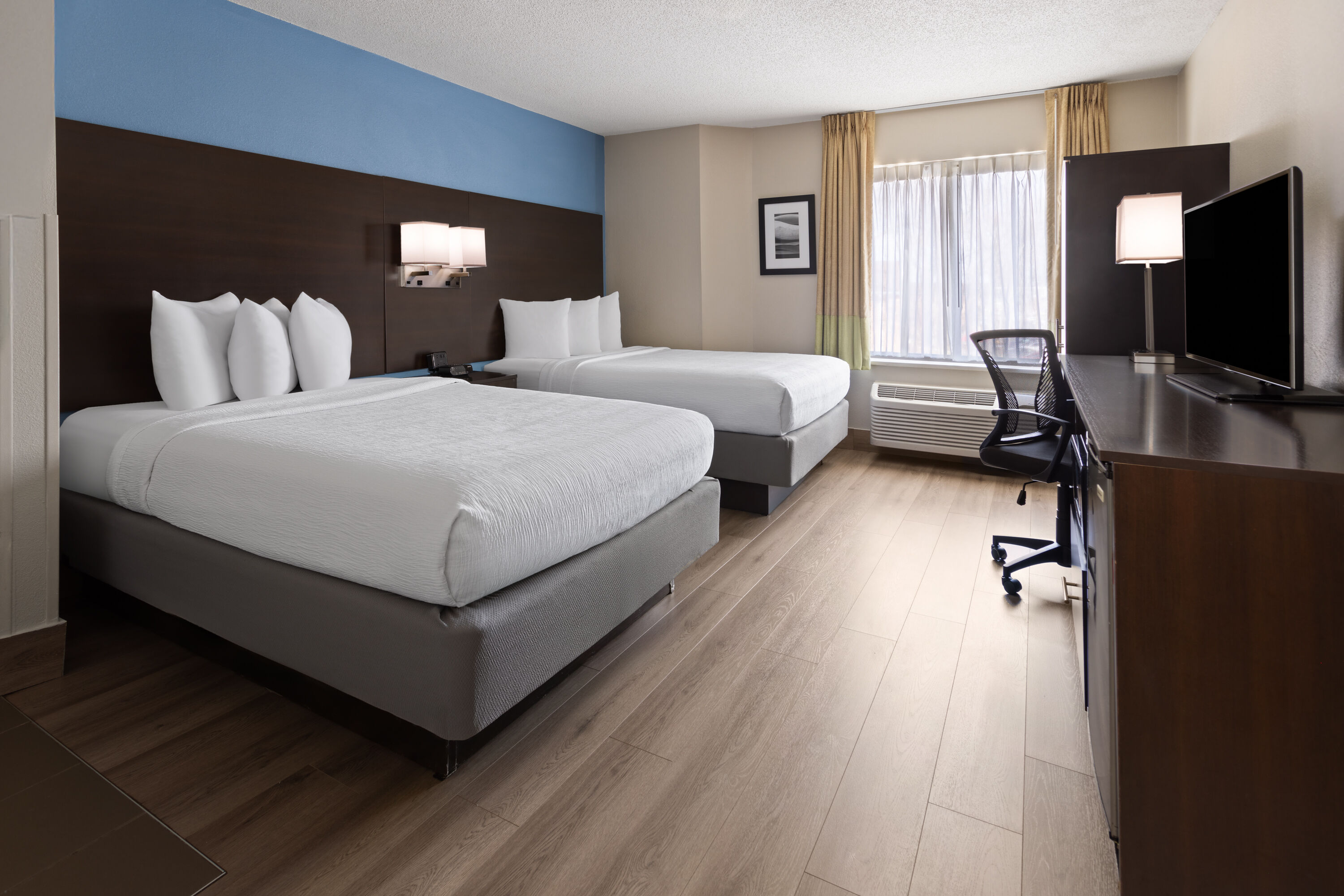 Guest room at the Baymont by Wyndham Newark I-95 at University of Delaware in Newark, Delaware