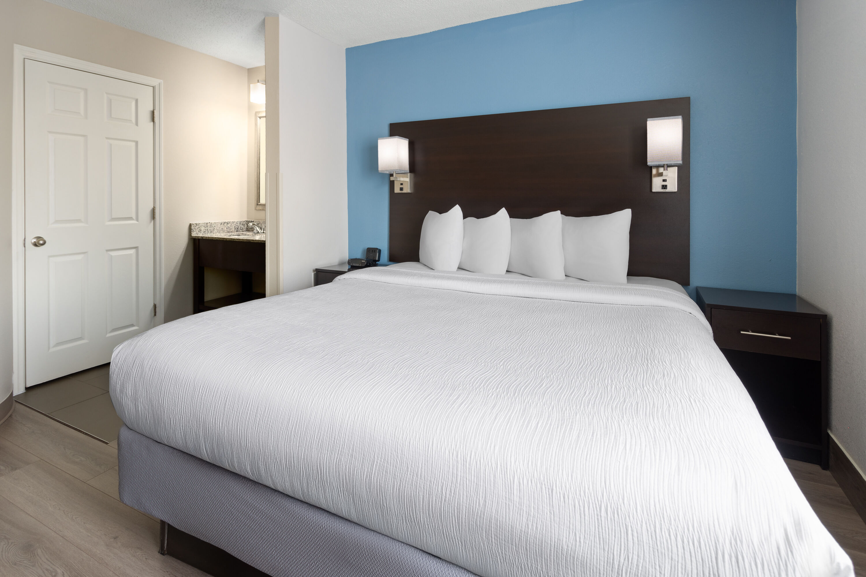 Guest room at the Baymont by Wyndham Newark I-95 at University of Delaware in Newark, Delaware