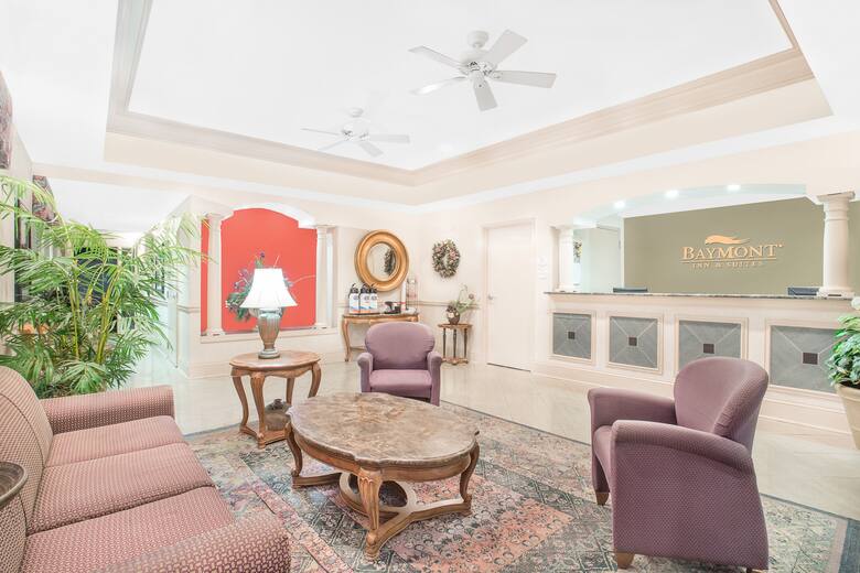 Baymont Inn & Suites Crestview hotel lobby in Crestview, Florida