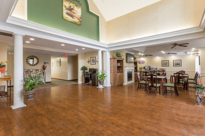 Baymont By Wyndham Lakeland Hotels Fl 33809 Baymont By Wyndham Lakeland Hotel Lobby In Florida