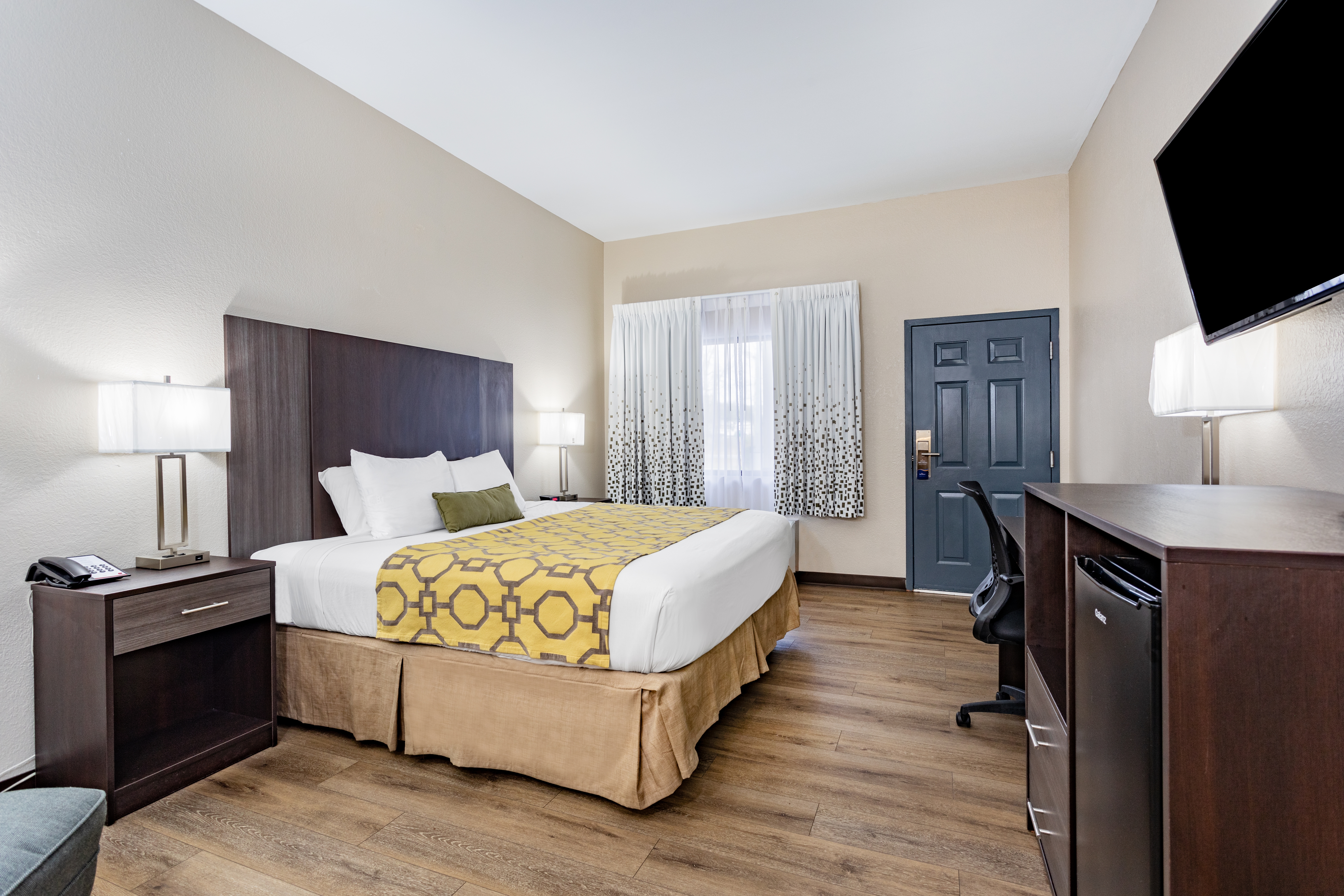 Guest room at the Baymont by Wyndham Midway/Tallahassee in Midway, Florida