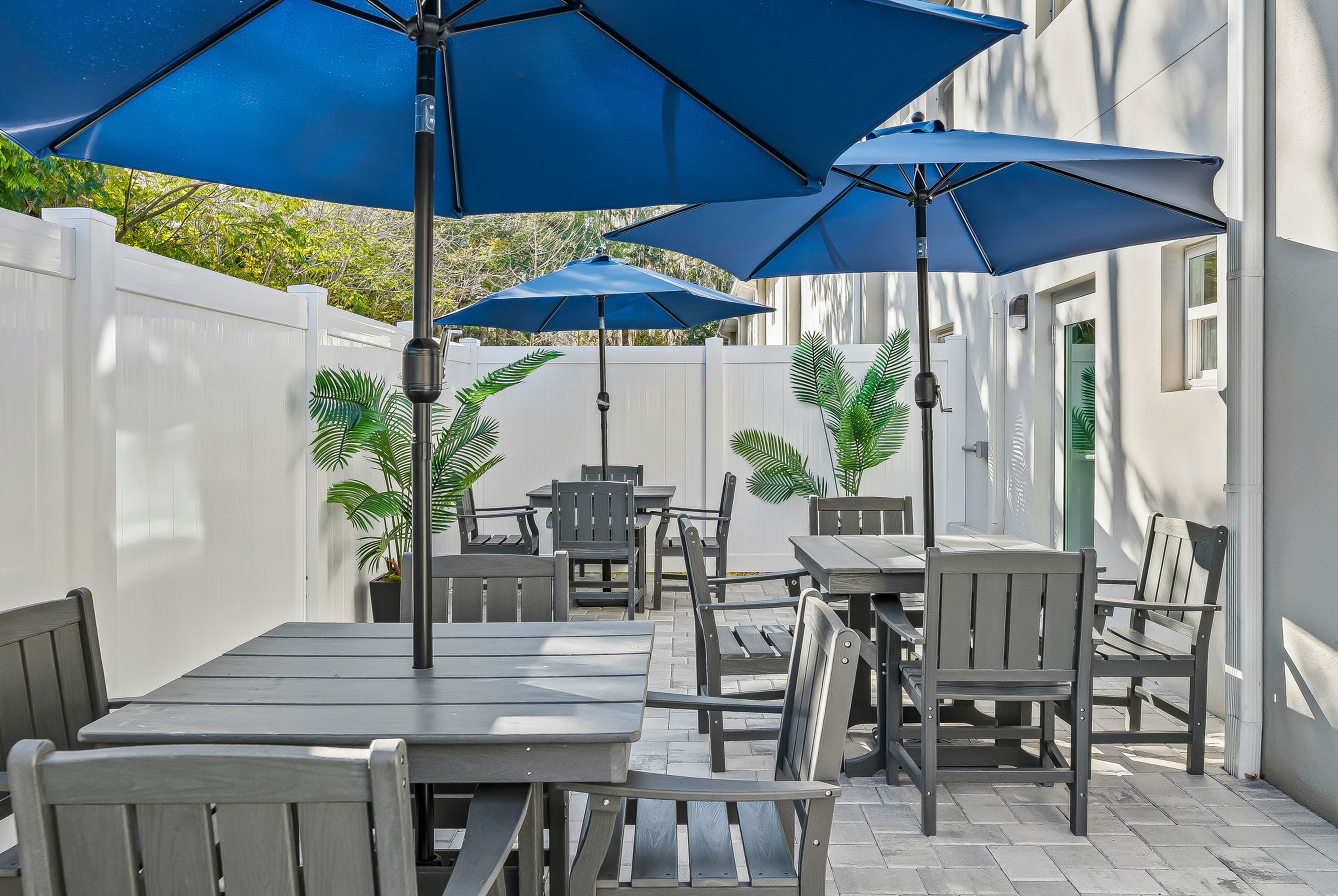 Courtyard at Baymont by Wyndham Ocala Suites in Ocala, Florida