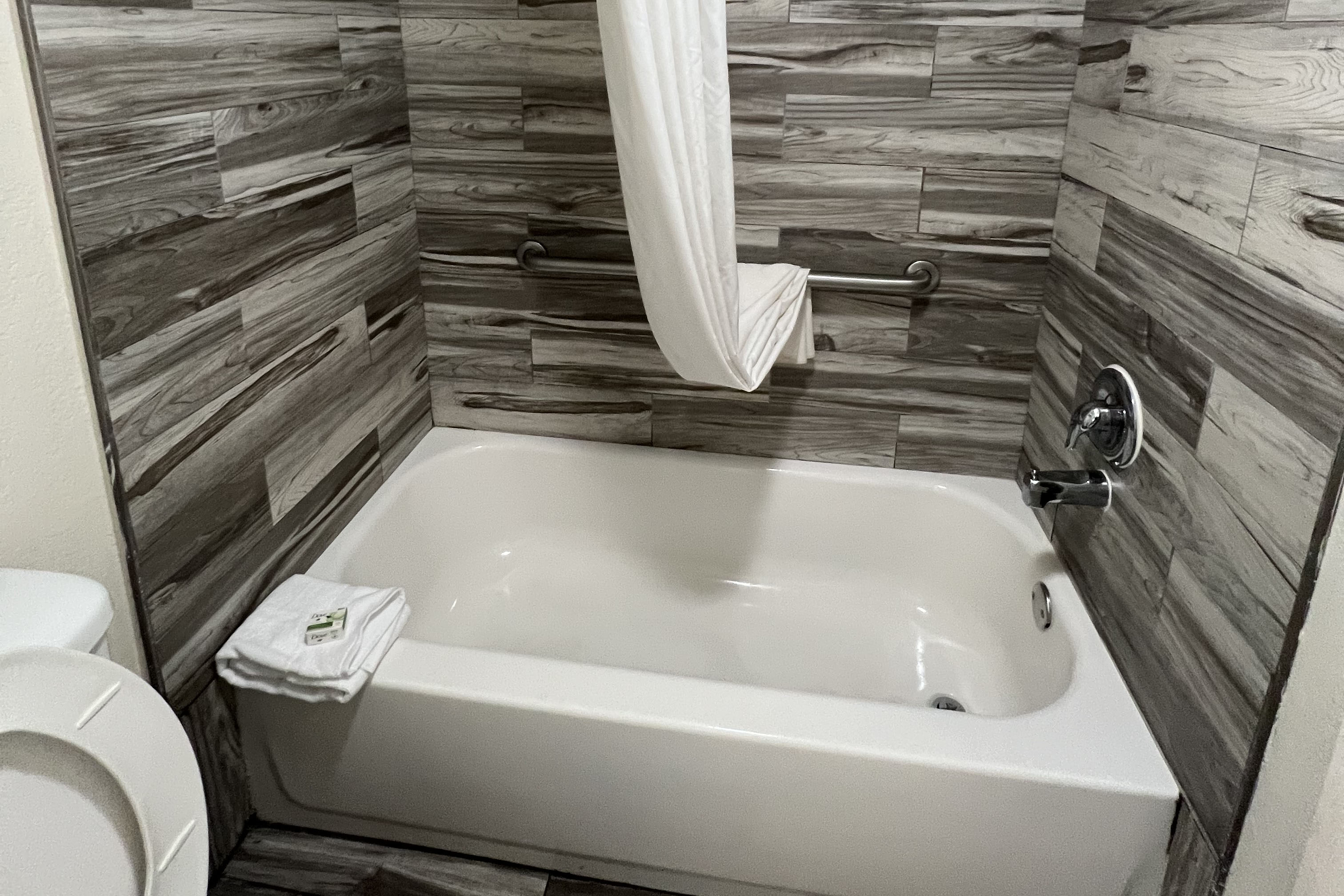 Guest room bath at the Baymont by Wyndham Orlando Downtown in Orlando, Florida