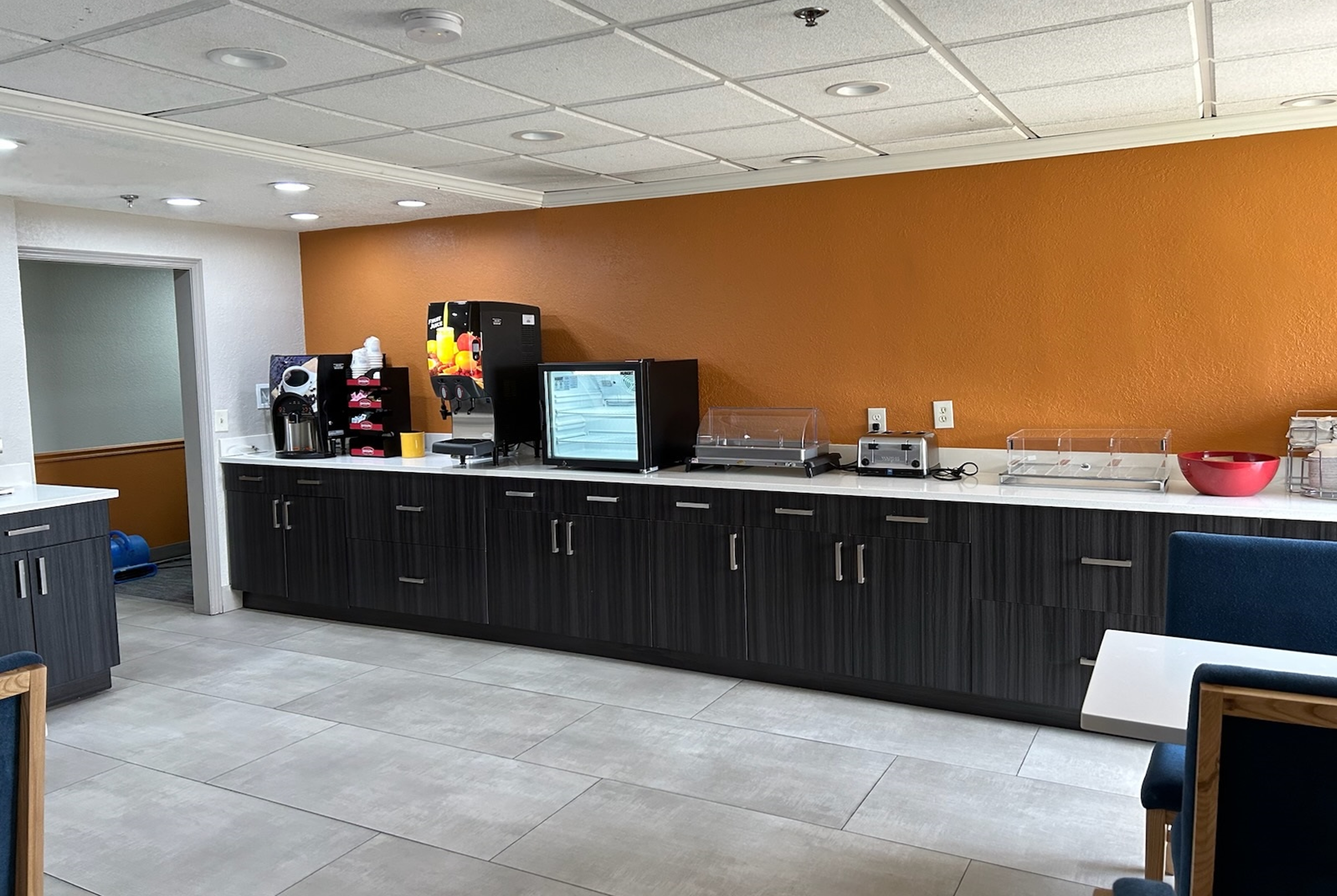 Free breakfast at Baymont by Wyndham Orlando South in Orlando, Florida