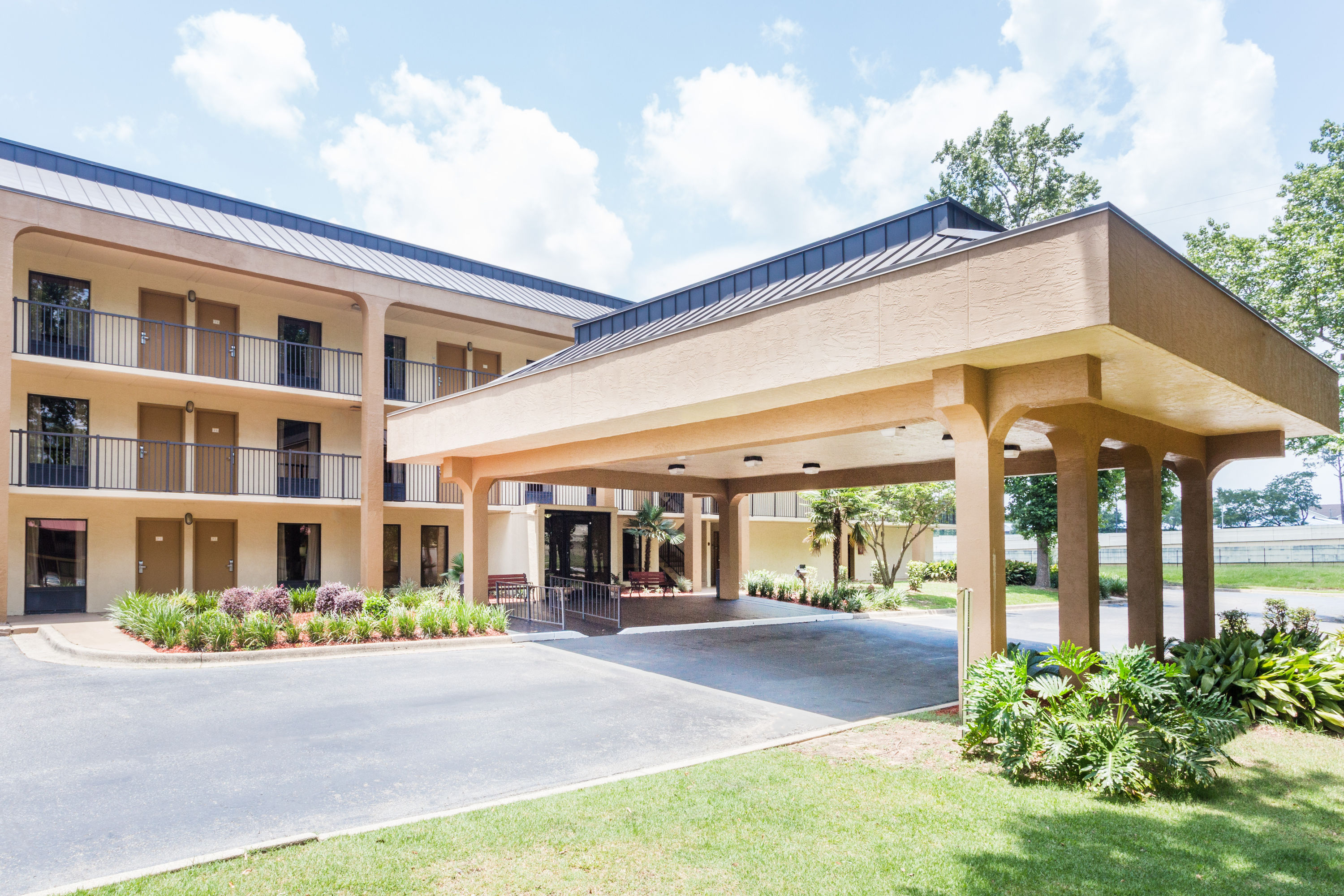 Baymont By Wyndham Pensacola Pensacola Fl Hotels