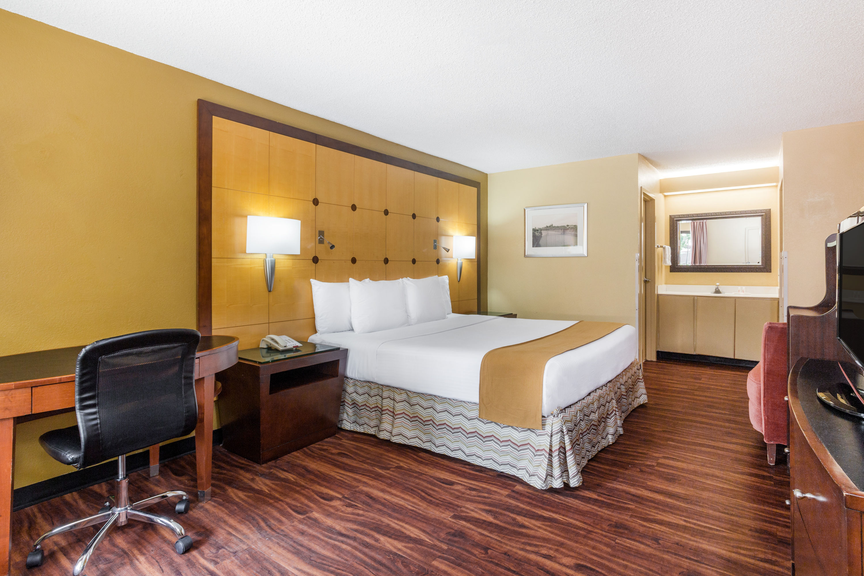 Baymont By Wyndham Pensacola Pensacola Fl Hotels