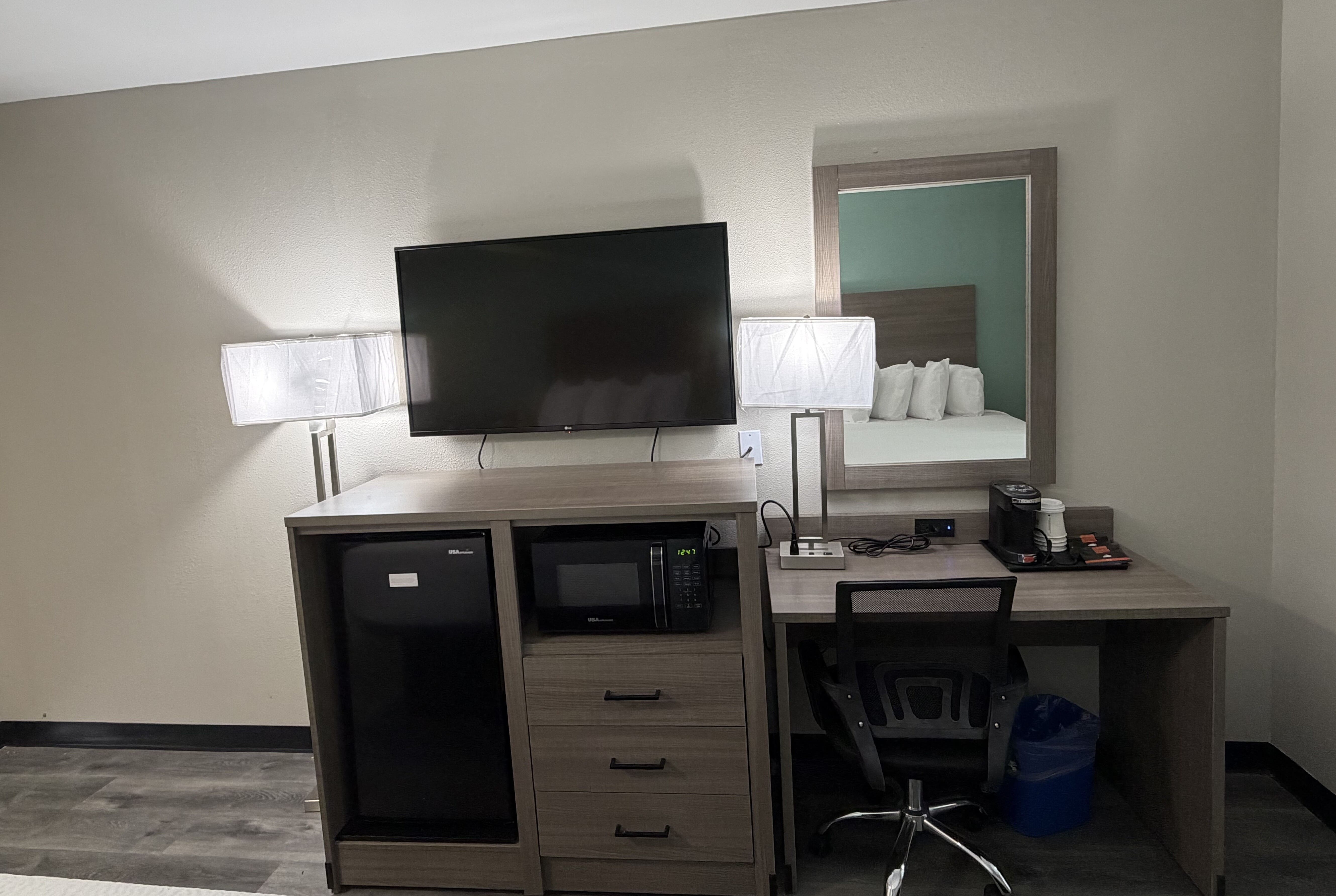 Guest room feature at the Baymont by Wyndham Pensacola NAS Corry Area in Pensacola, Florida