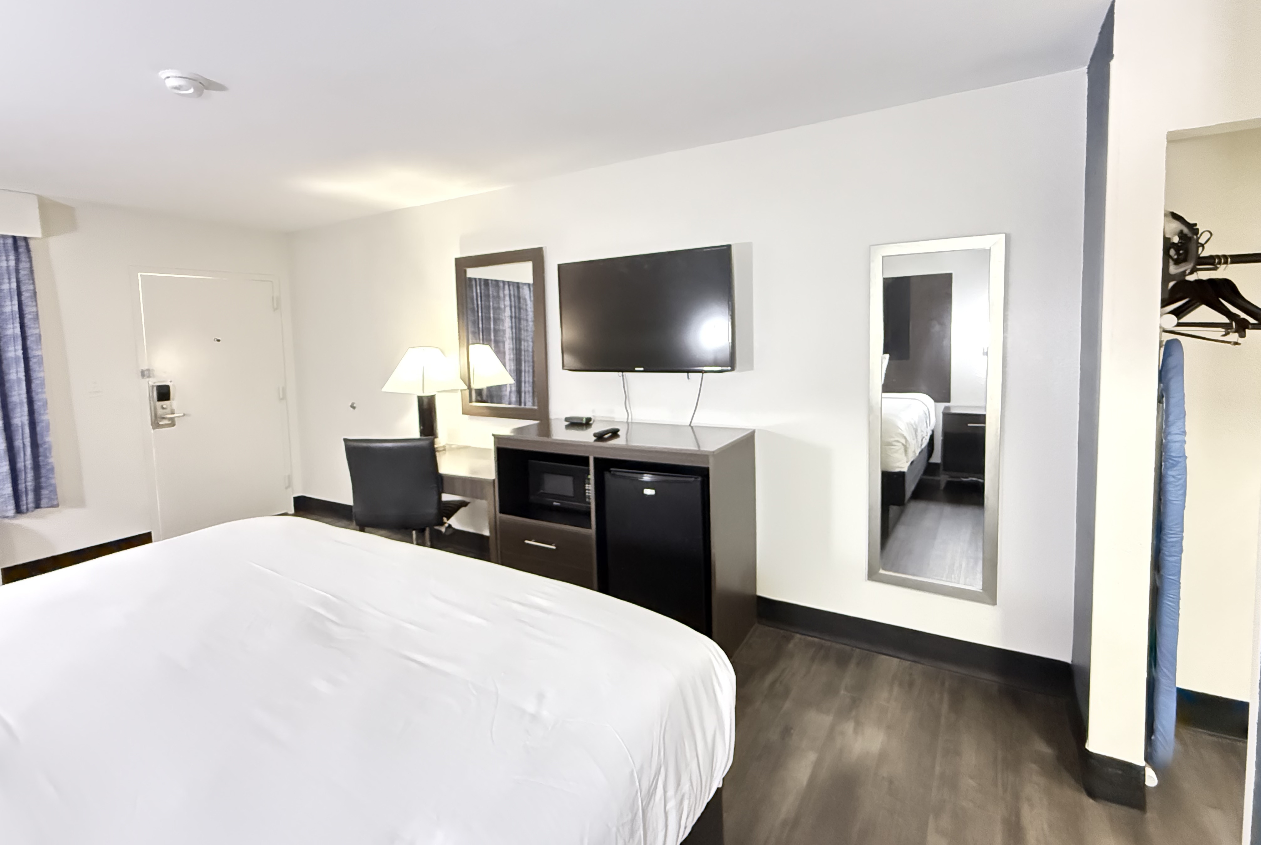 Guest room at the Baymont by Wyndham Tallahassee in Tallahassee, Florida