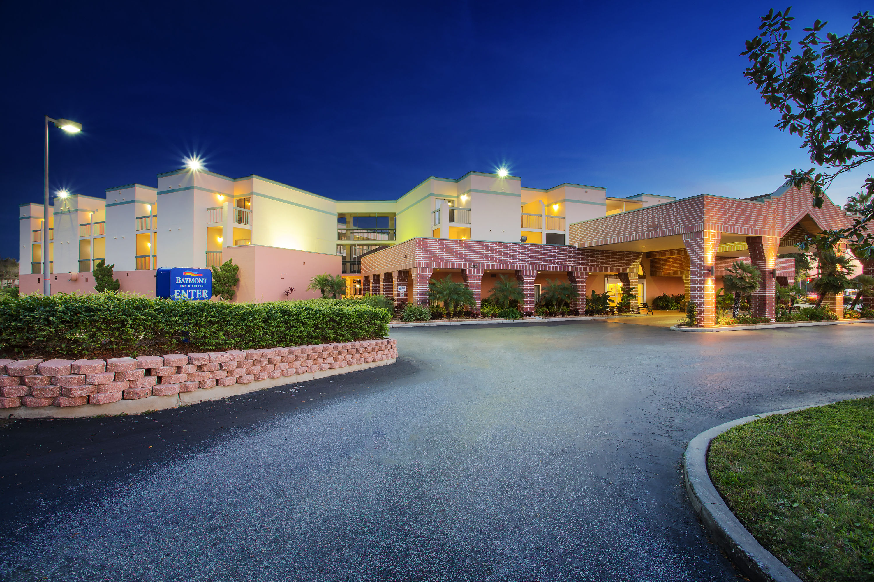 Baymont By Wyndham Tampa Near Busch Gardens Tampa Fl Hotels