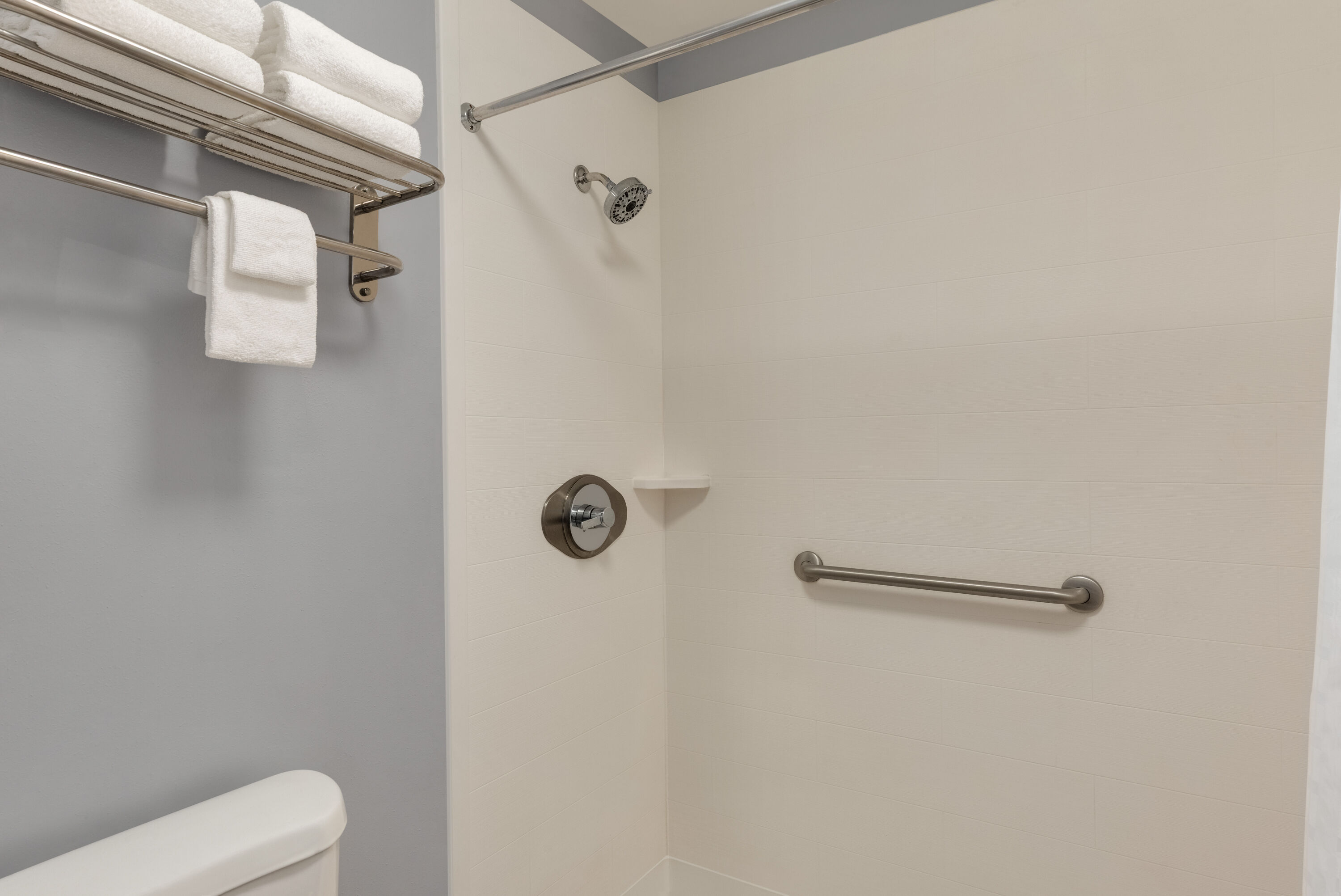 Guest room bath at the Baymont by Wyndham Albany at Albany Mall in Albany, Georgia