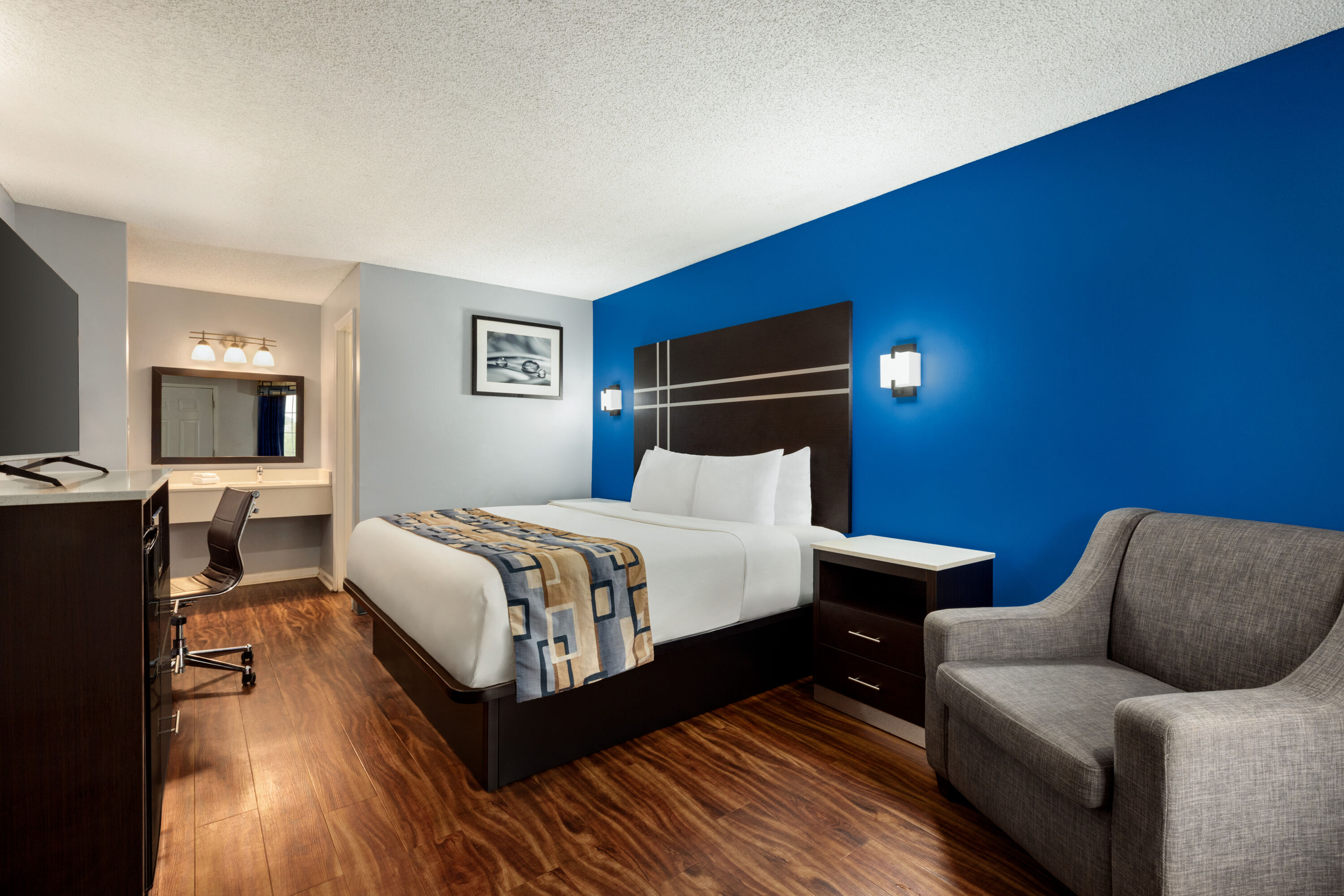 Guest room at the Baymont by Wyndham Albany at Albany Mall in Albany, Georgia