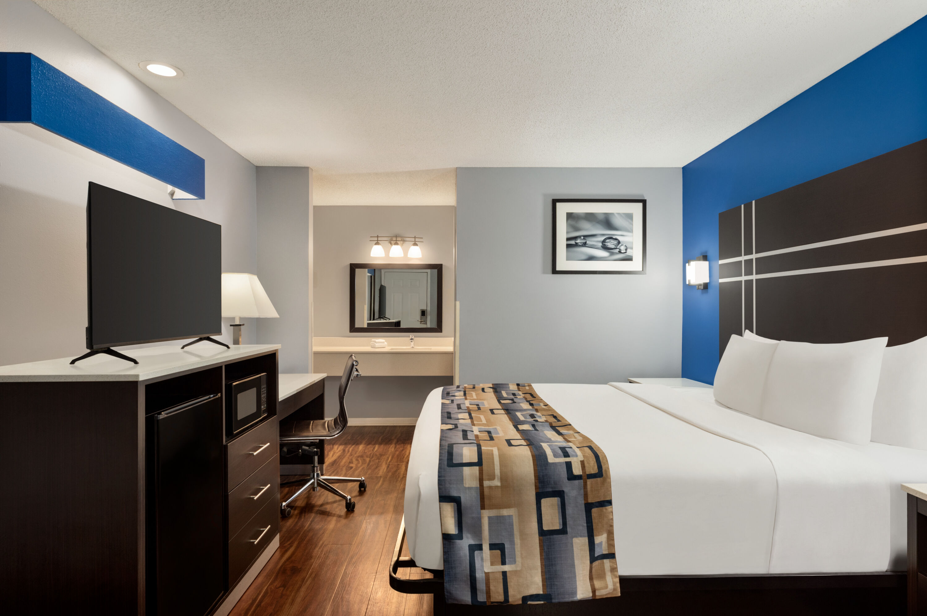 Guest room at the Baymont by Wyndham Albany at Albany Mall in Albany, Georgia