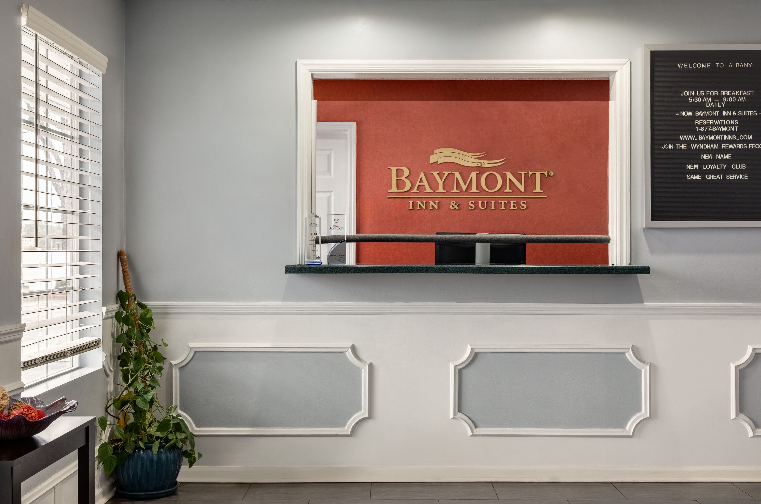Baymont by Wyndham Albany at Albany Mall reception in Albany, Georgia