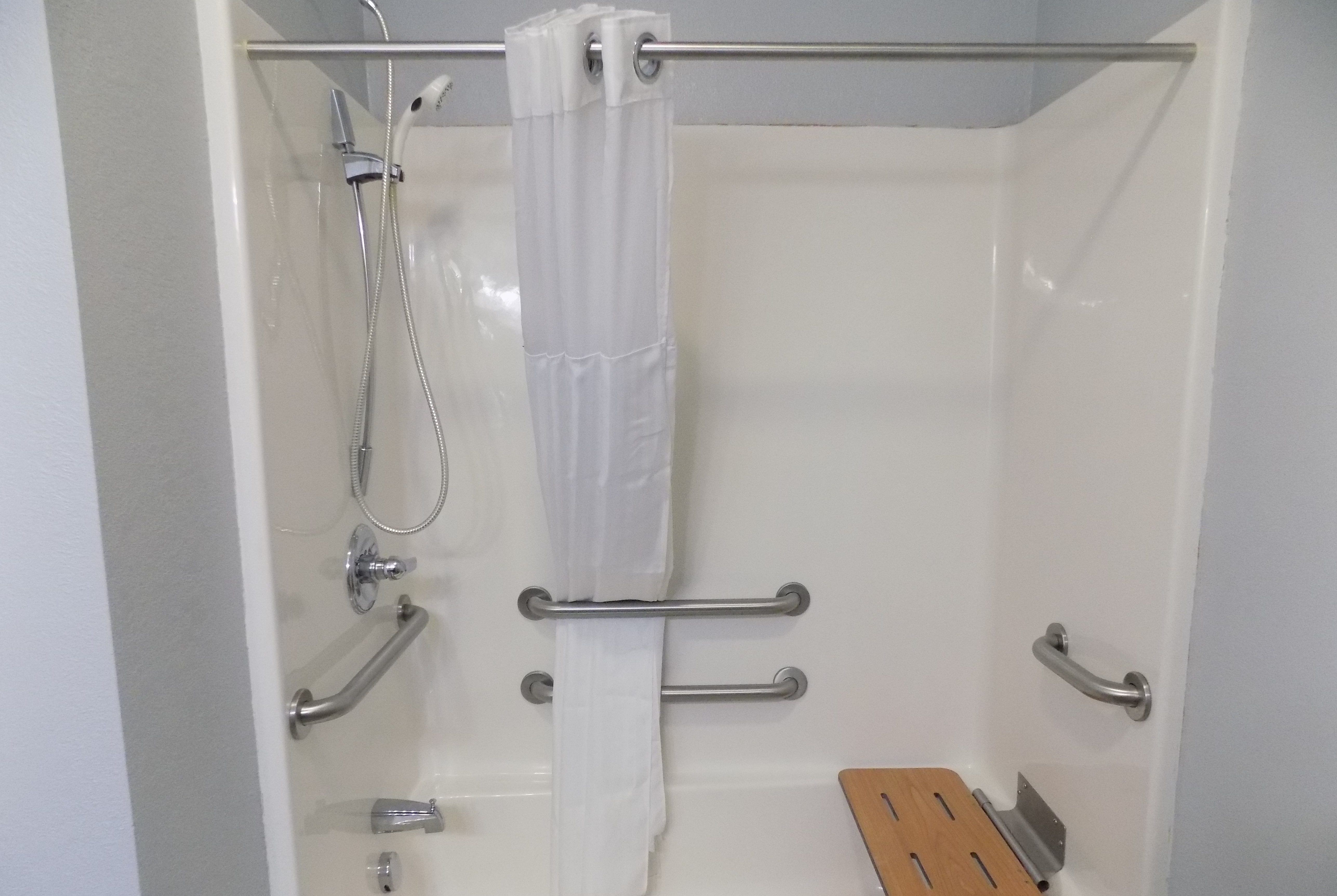 Guest room bath at the Baymont by Wyndham Augusta Riverwatch in Augusta, Georgia