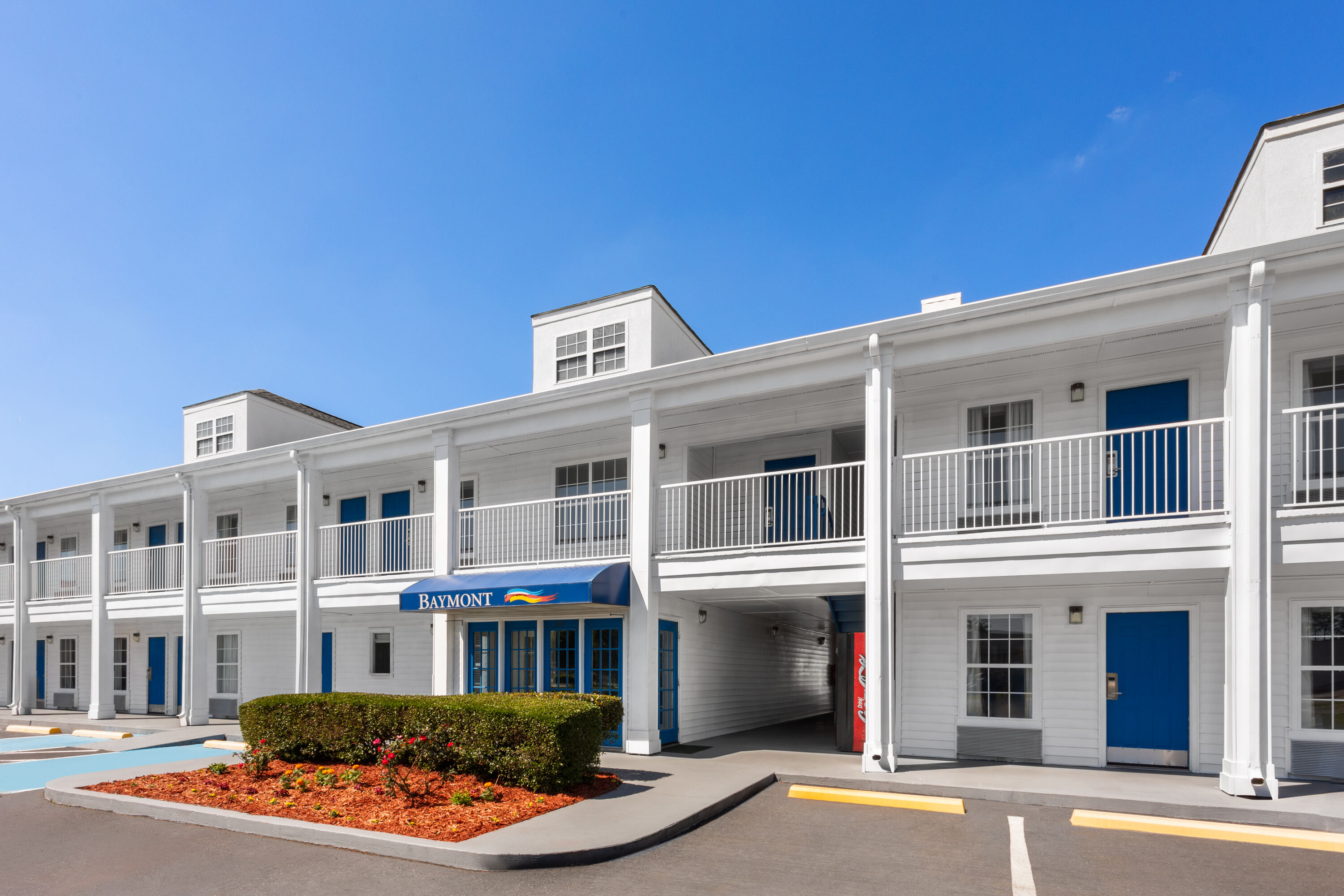 Exterior Day Image of Baymont by Wyndham Brunswick GA hotel in Brunswick, Georgia