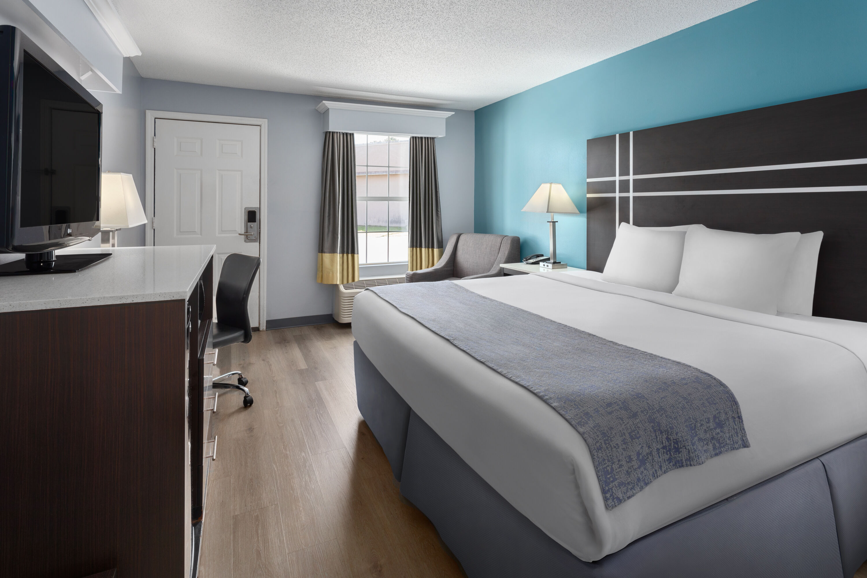 Guest room at the Baymont by Wyndham Brunswick GA in Brunswick, Georgia