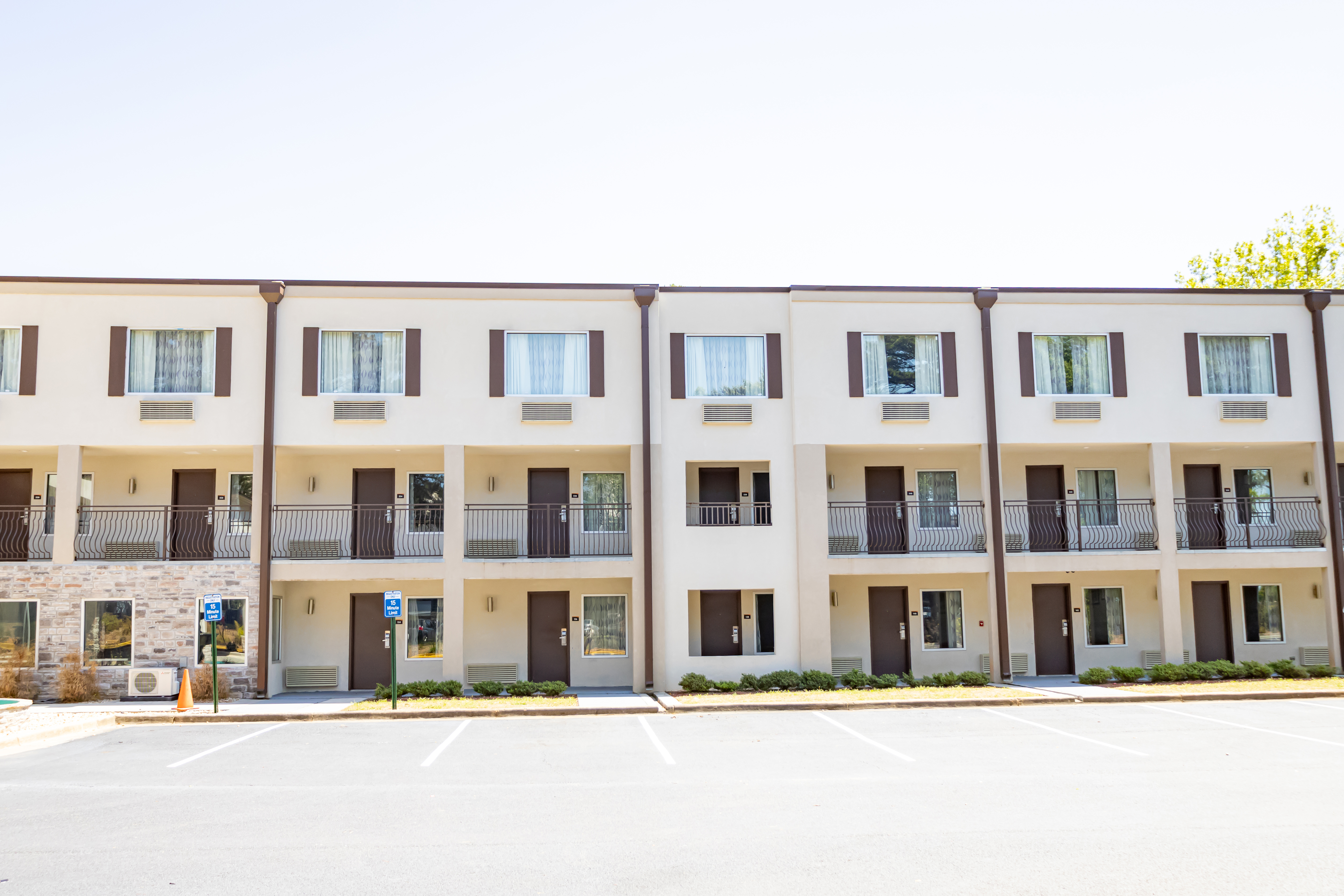 Exterior of Baymont by Wyndham College Park Atlanta Airport South hotel in College Park, Georgia