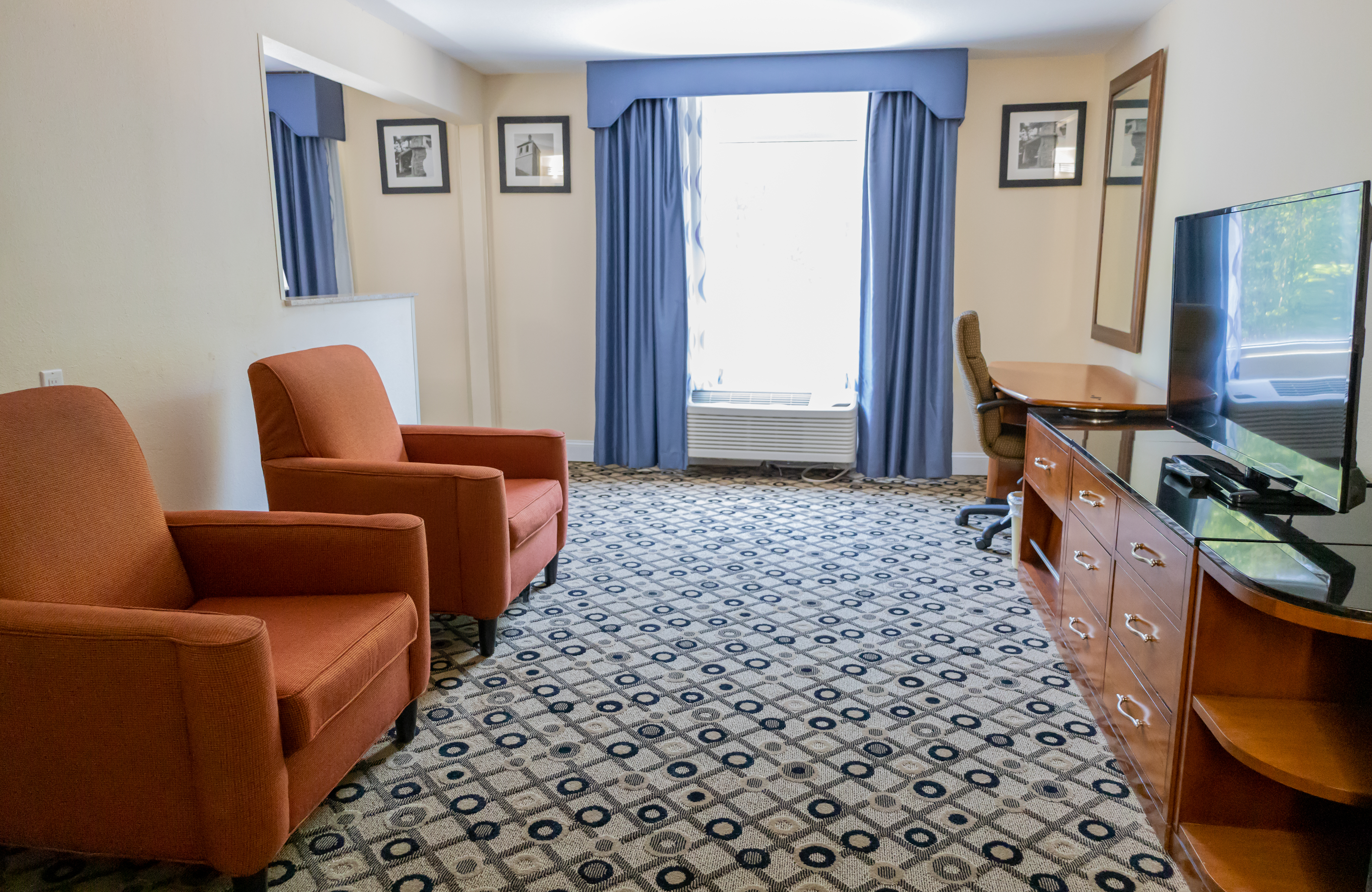 Guest room at the Baymont by Wyndham College Park Atlanta Airport South in College Park, Georgia