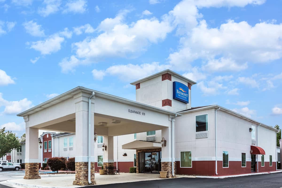Baymont By Wyndham Cornelia Hotels Ga 30531 Exterior Of Baymont By Wyndham Cornelia Hotel In Georgia
