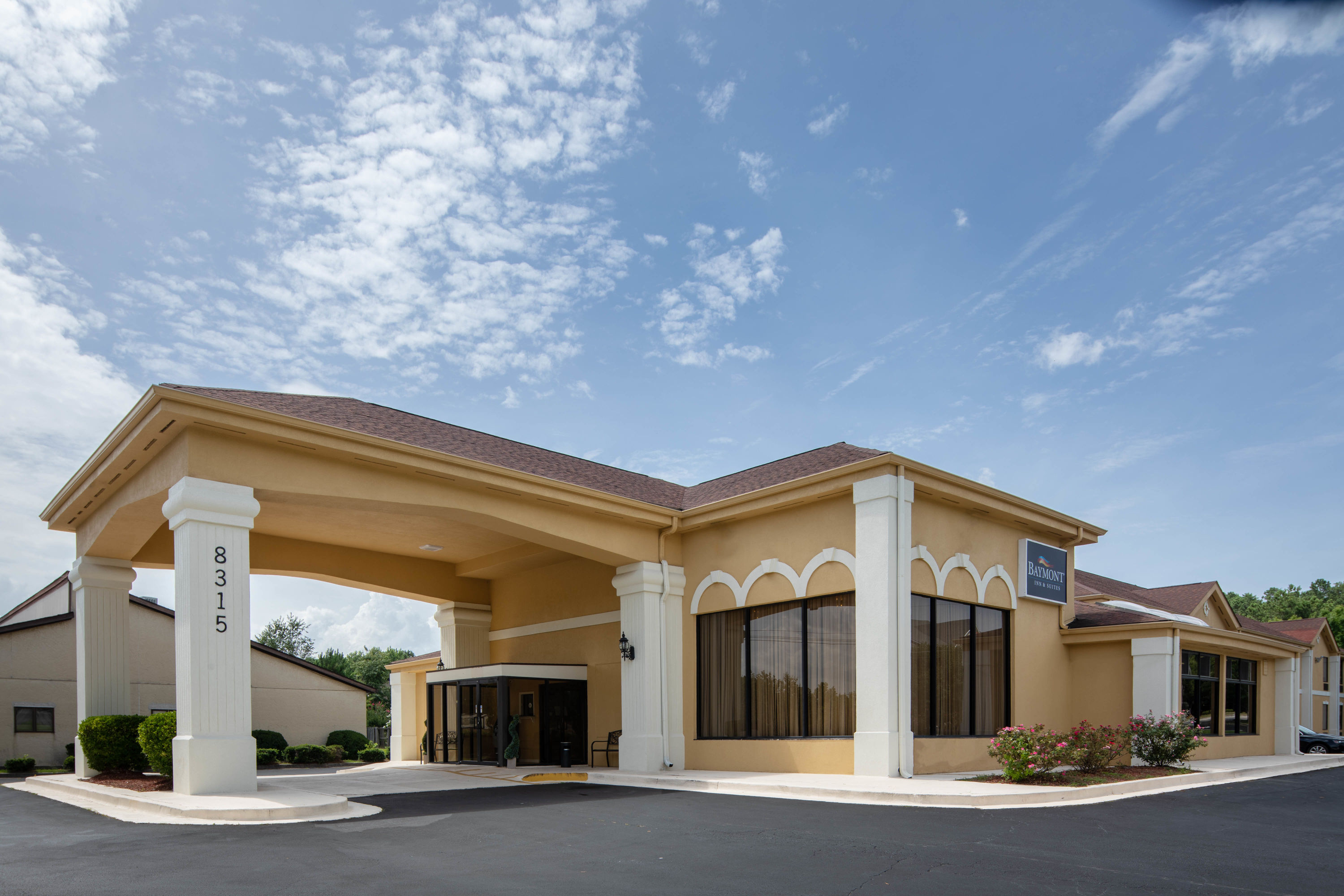 Exterior Day Image of Baymont by Wyndham Douglasville Atlanta hotel in Douglasville, Georgia