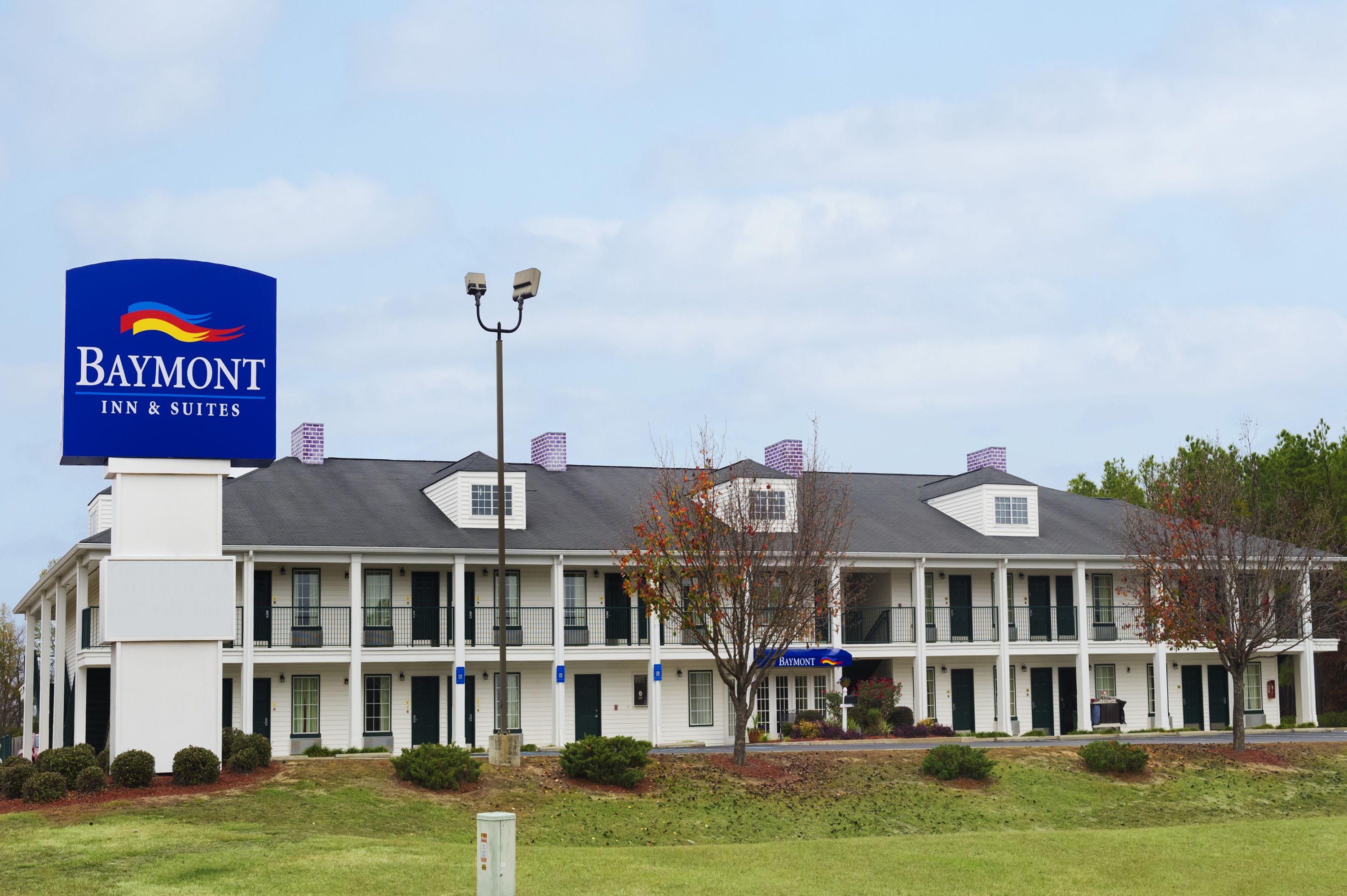 Exterior of Baymont by Wyndham Dublin hotel in Dublin, Georgia