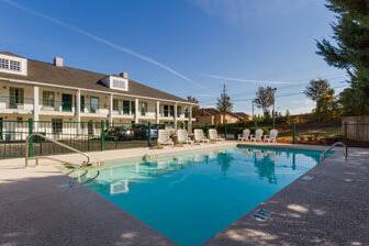 Baymont Inn Suites Dublin Hotels Ga 31021 Pool At The Baymont Inn Suites Dublin In Georgia