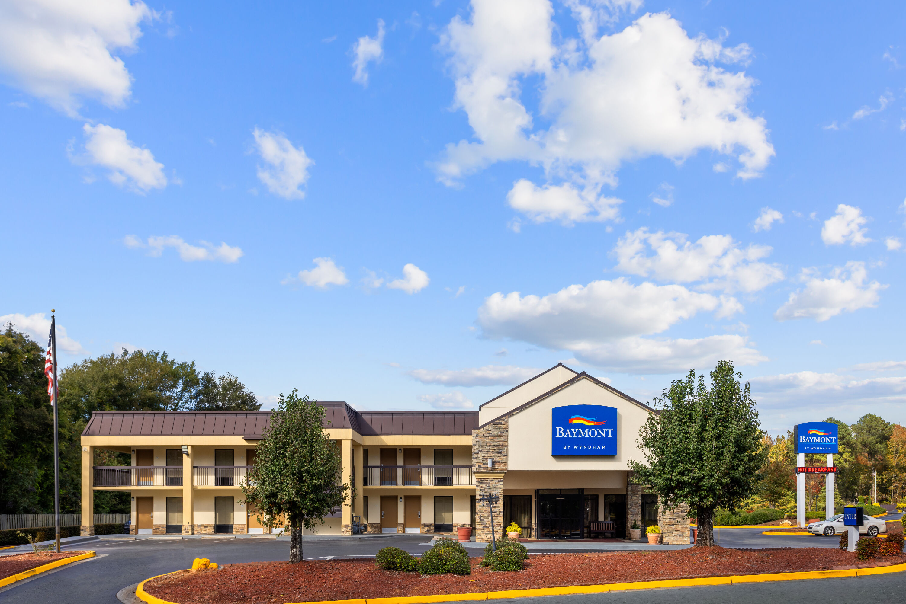 Exterior Day Image of Baymont by Wyndham Griffin hotel in Griffin, Georgia