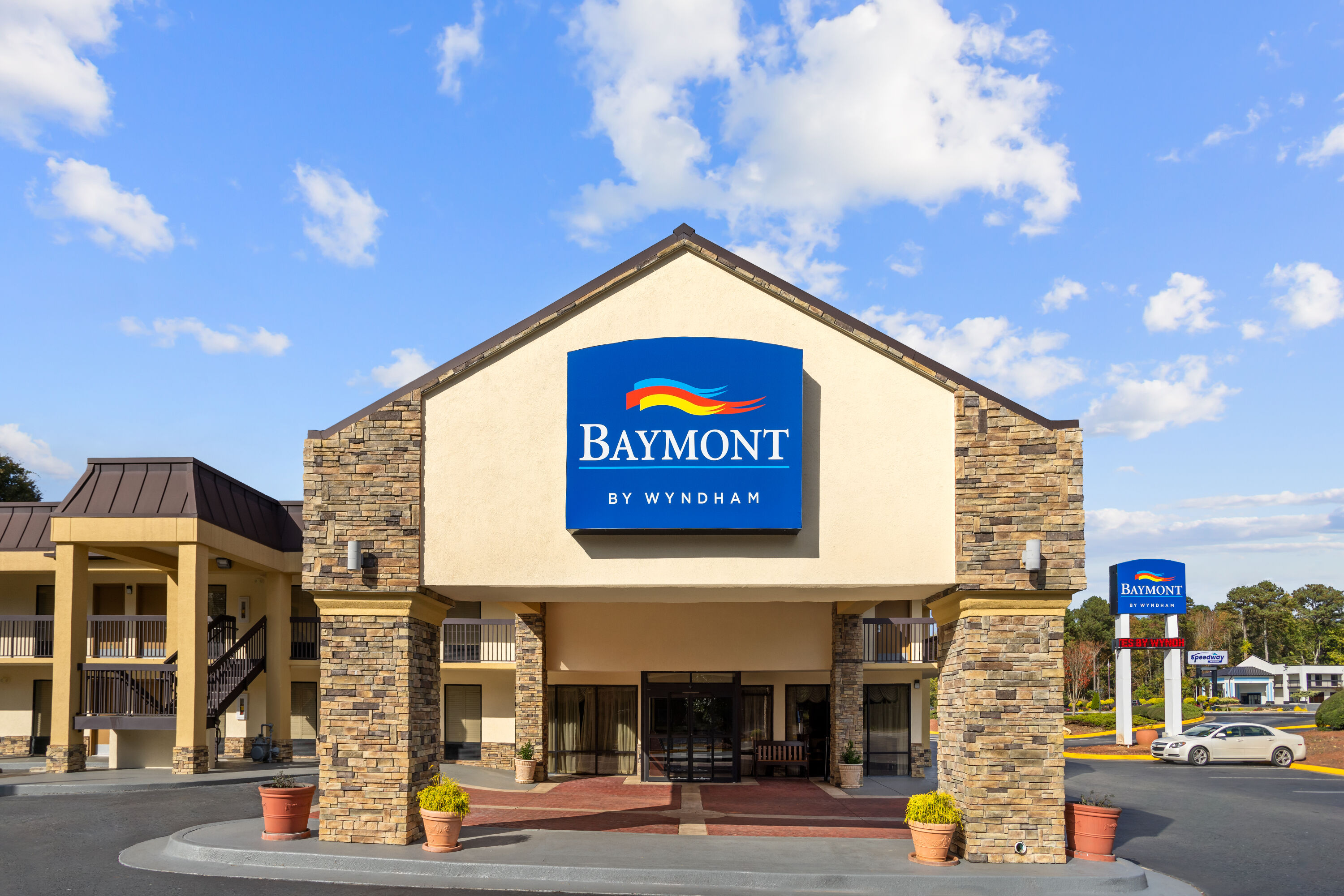 Exterior Day Image of Baymont by Wyndham Griffin hotel in Griffin, Georgia