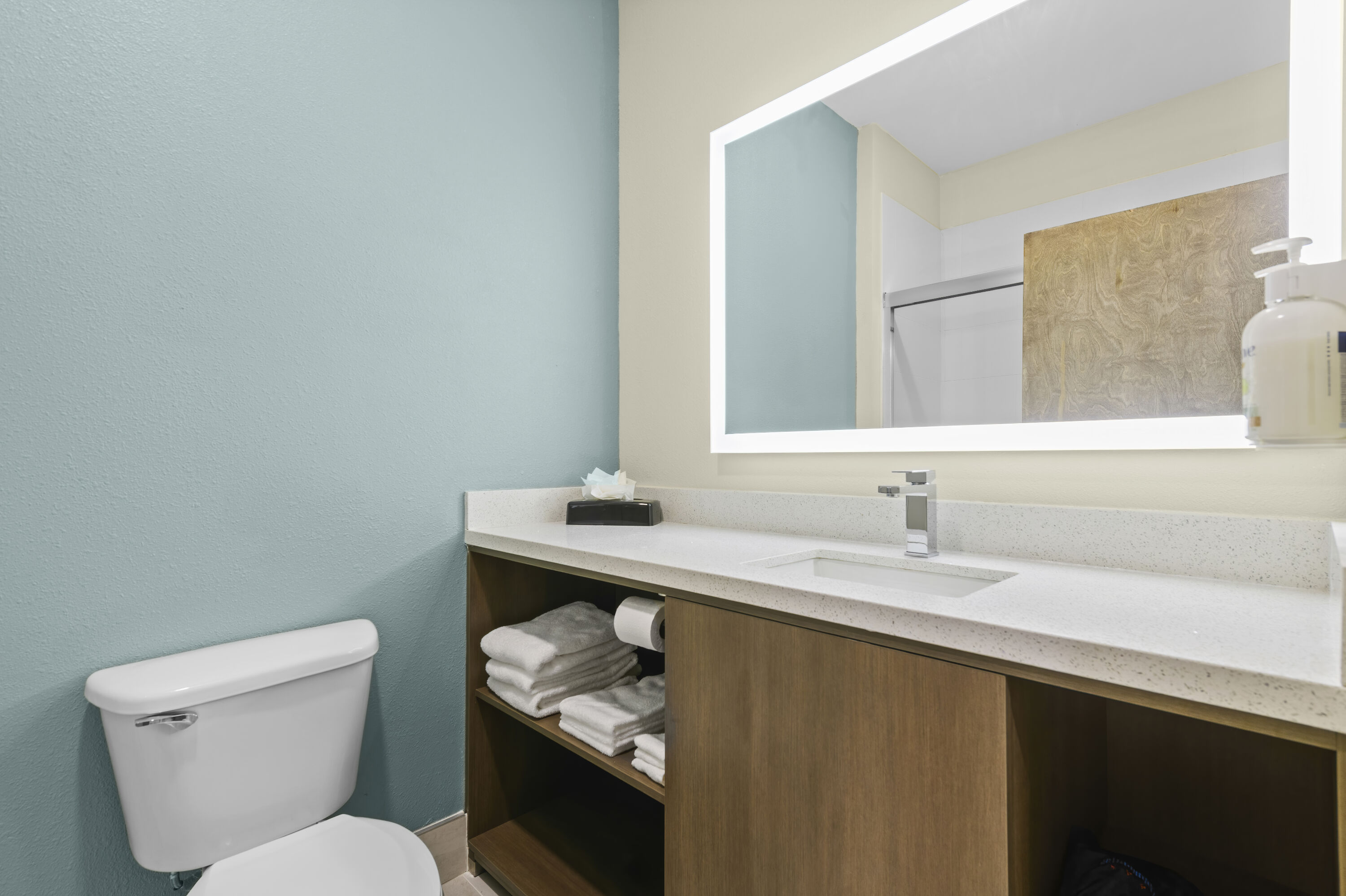 Guest room bath at the Baymont by Wyndham Grovetown Augusta in Grovetown, Georgia