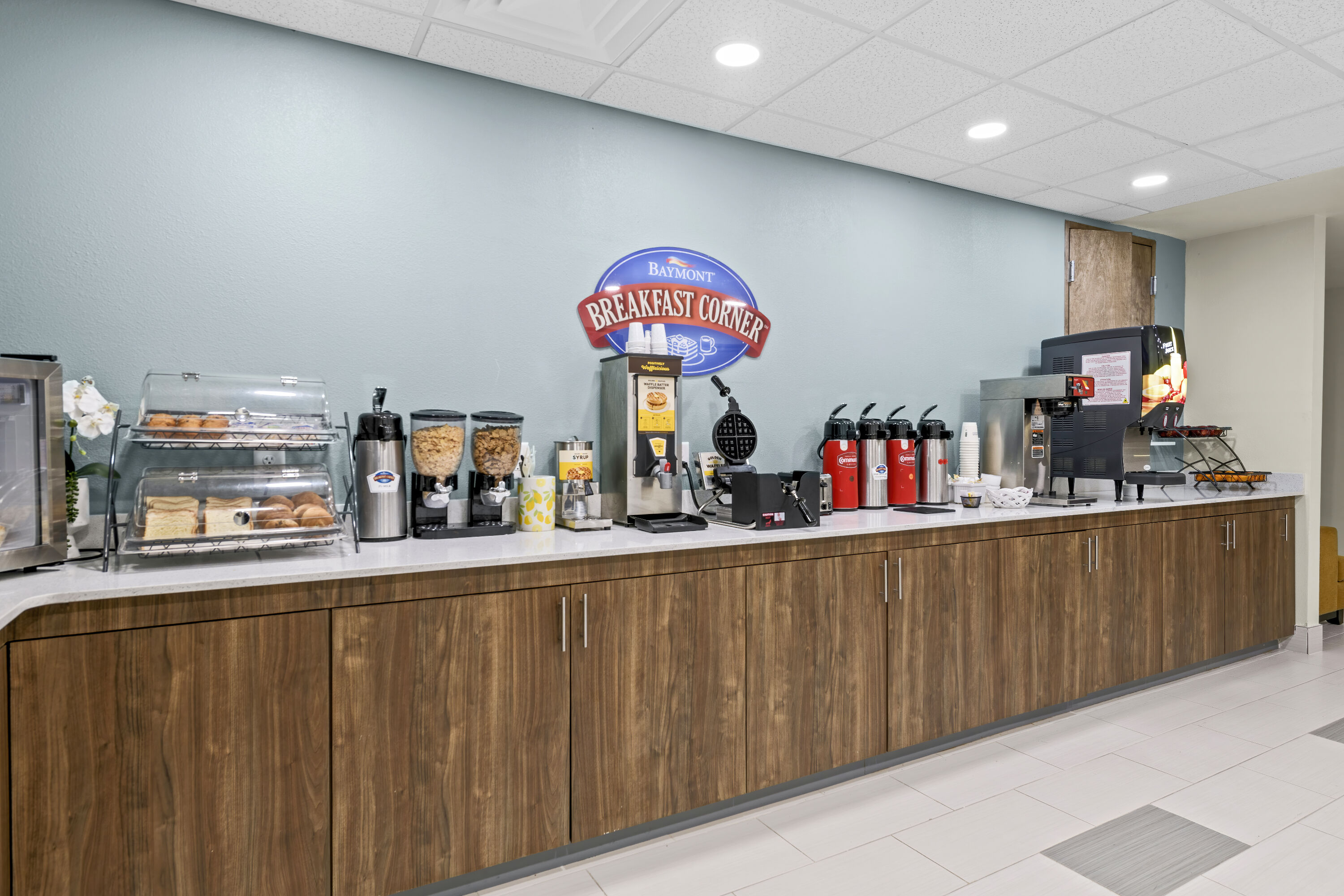 Baymont by Wyndham Grovetown Augusta restaurant breakfast area close up in Grovetown, Georgia