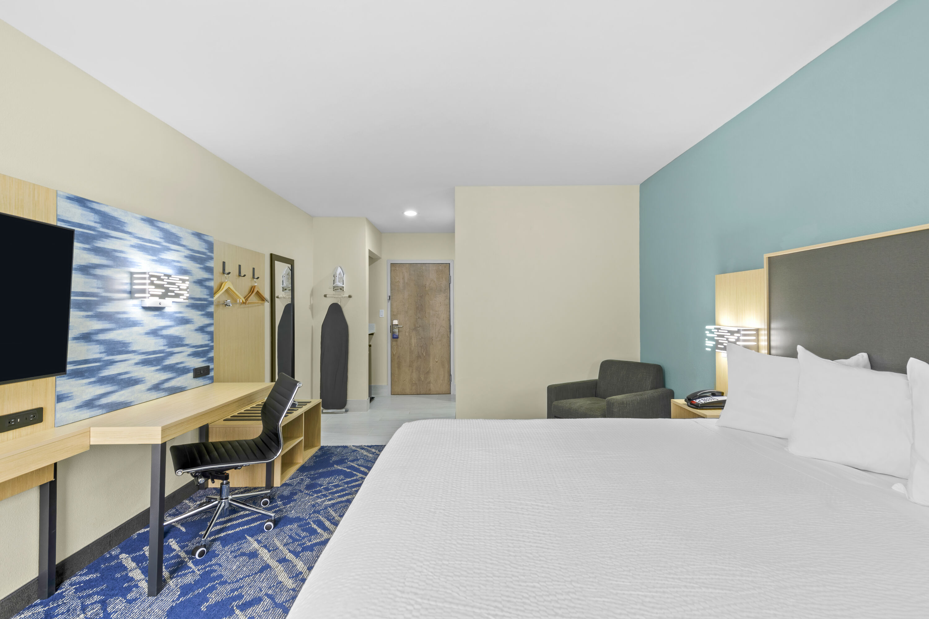 King bed guest room at the Baymont by Wyndham Grovetown Augusta in Grovetown, Georgia