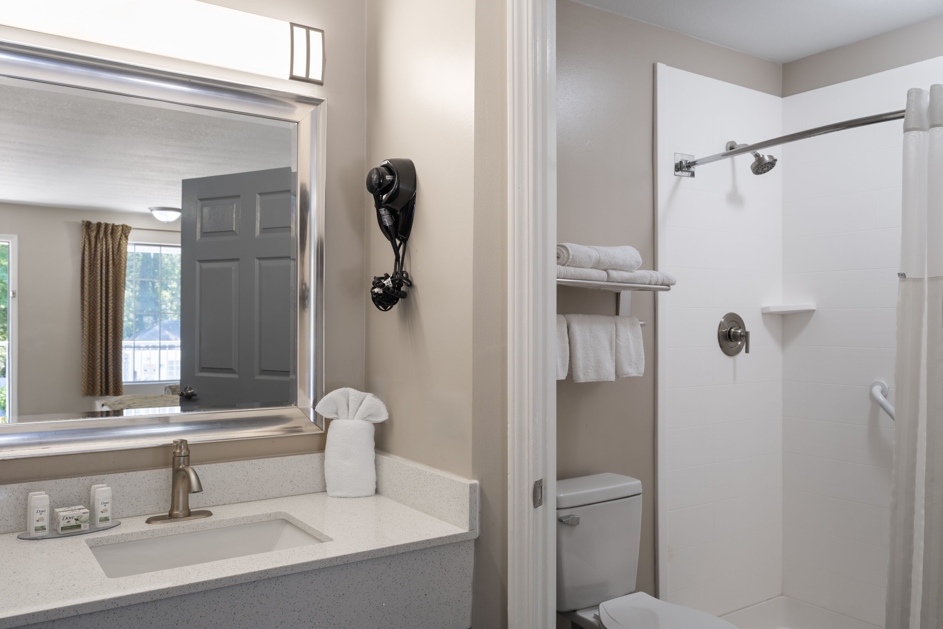 Guest room bath at the Baymont by Wyndham Kingsland in Kingsland, Georgia