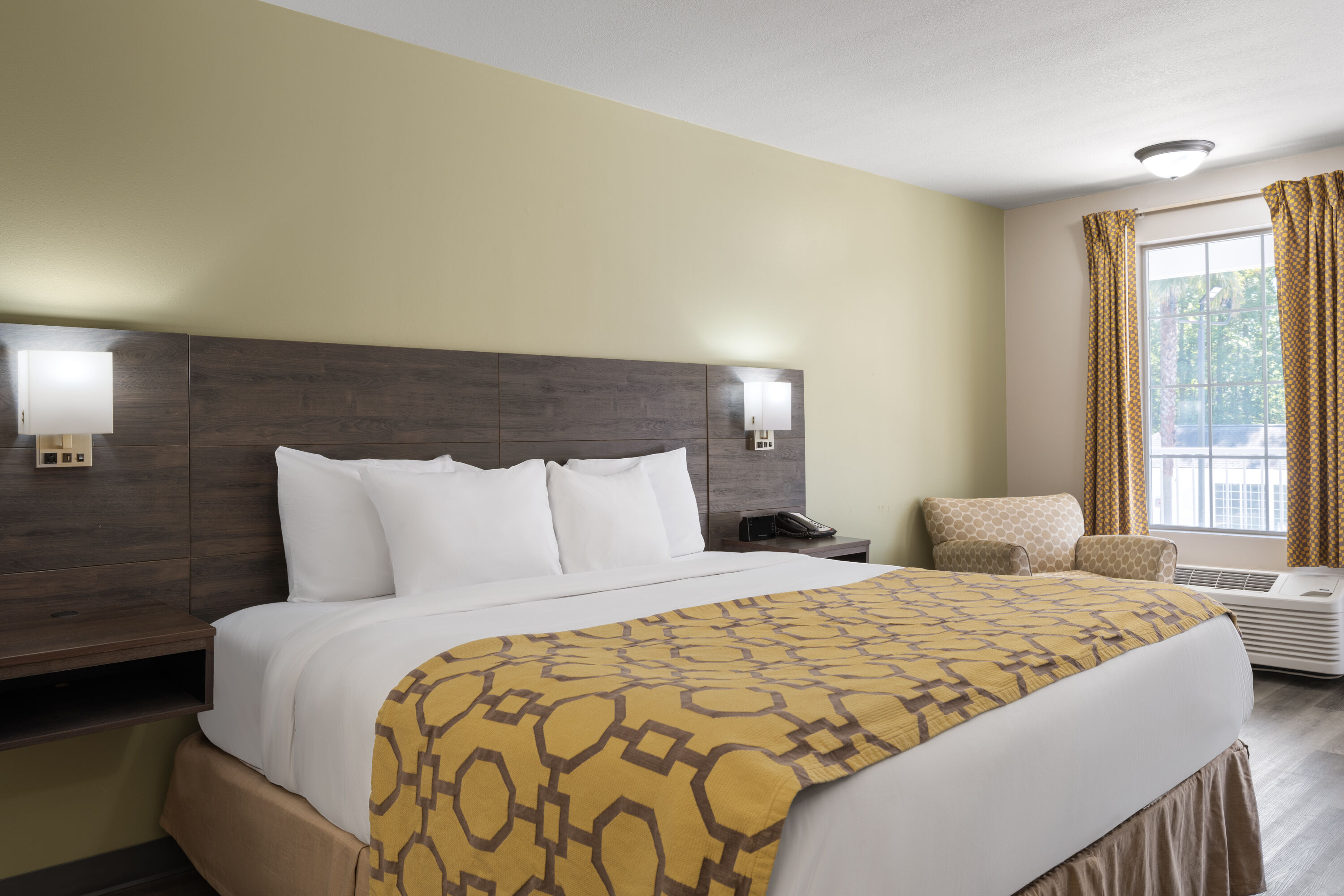 Guest room at the Baymont by Wyndham Kingsland in Kingsland, Georgia