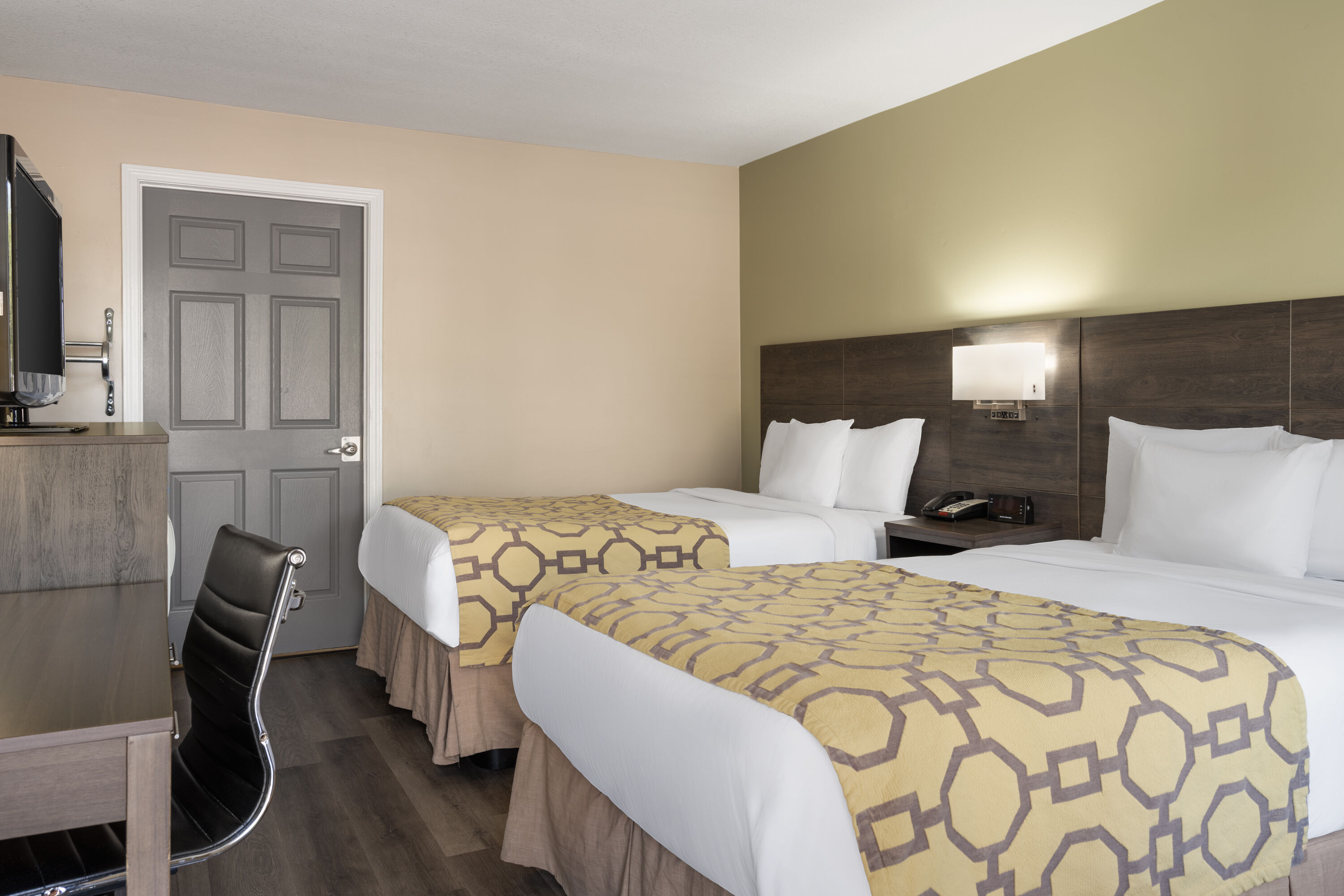 Guest room at the Baymont by Wyndham Kingsland in Kingsland, Georgia