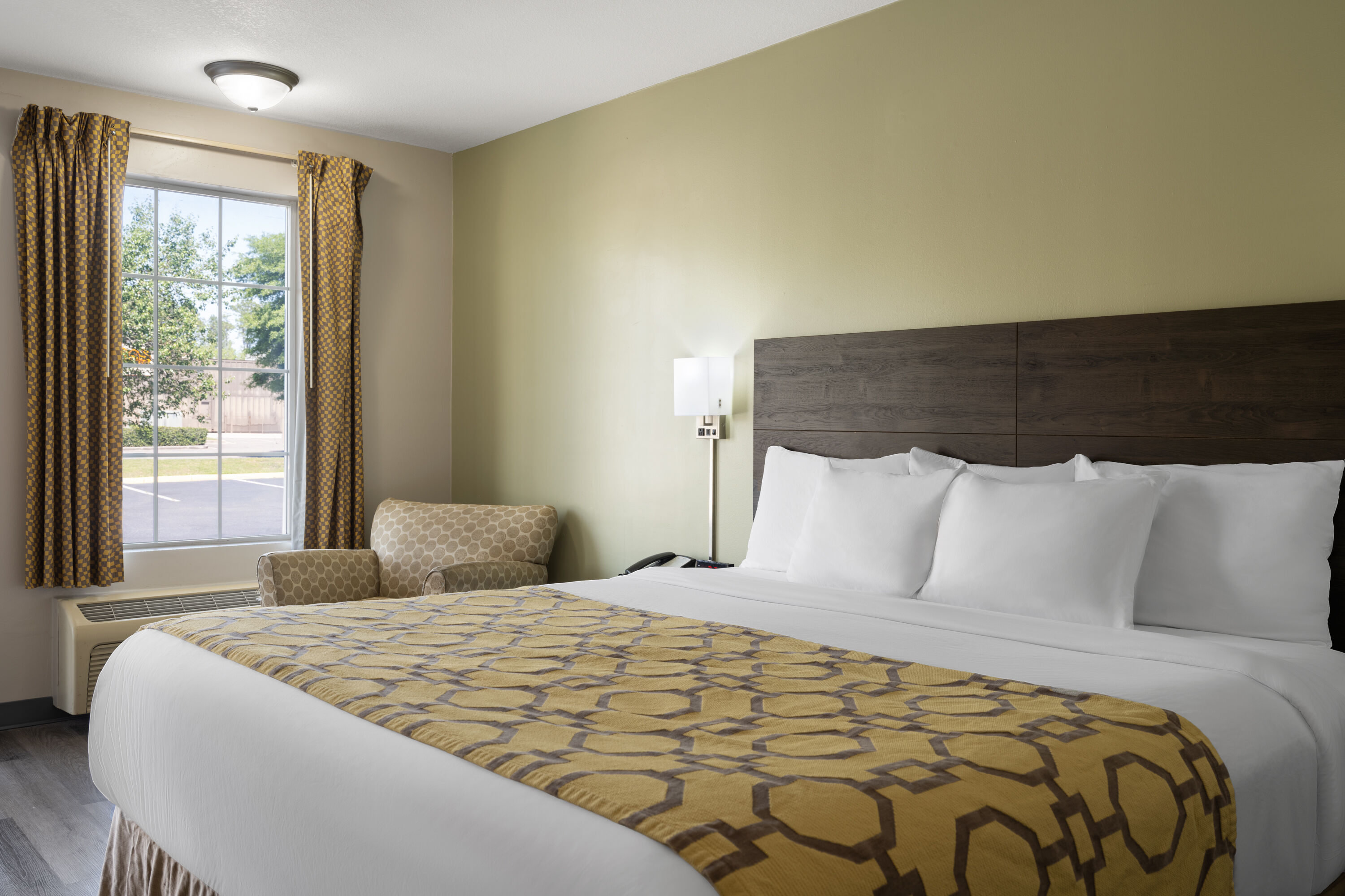 Guest room at the Baymont by Wyndham Kingsland in Kingsland, Georgia