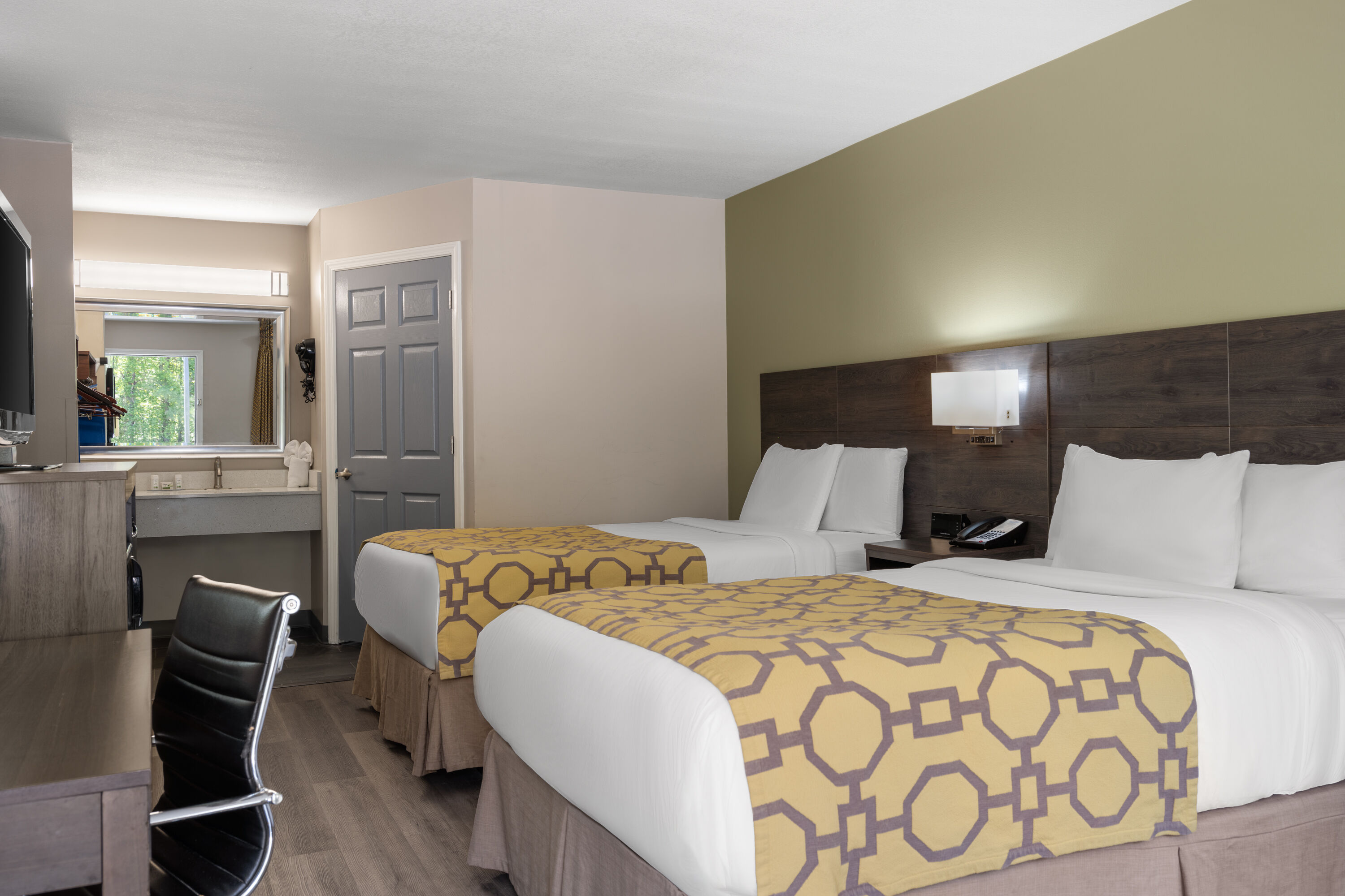 Guest room at the Baymont by Wyndham Kingsland in Kingsland, Georgia