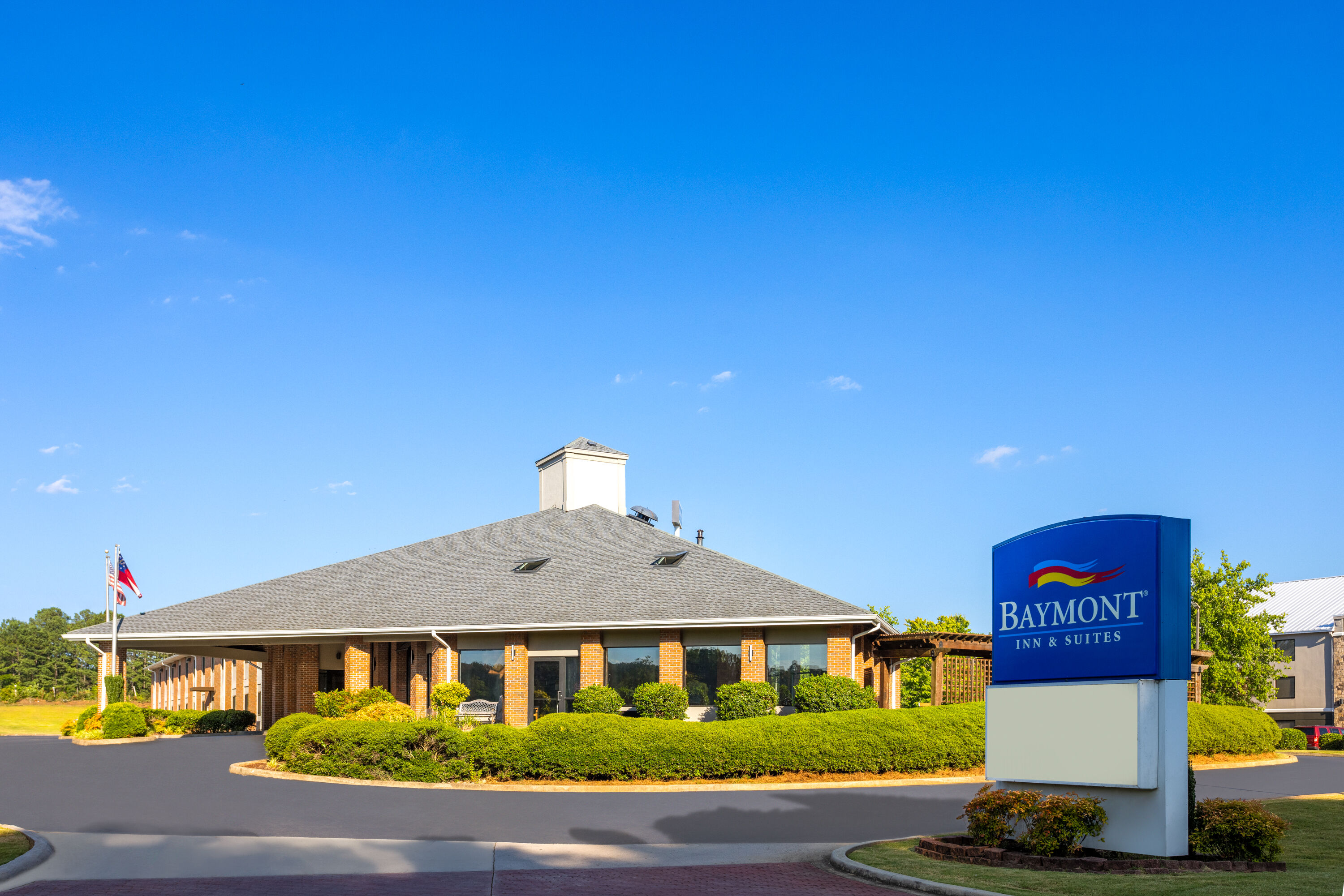 Exterior Day Image of Baymont by Wyndham LaGrange hotel in LaGrange, Georgia