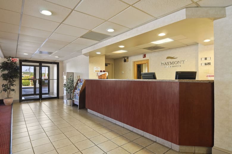 Baymont Inn & Suites Macon/ Riverside Drive hotel lobby in Macon, Georgia