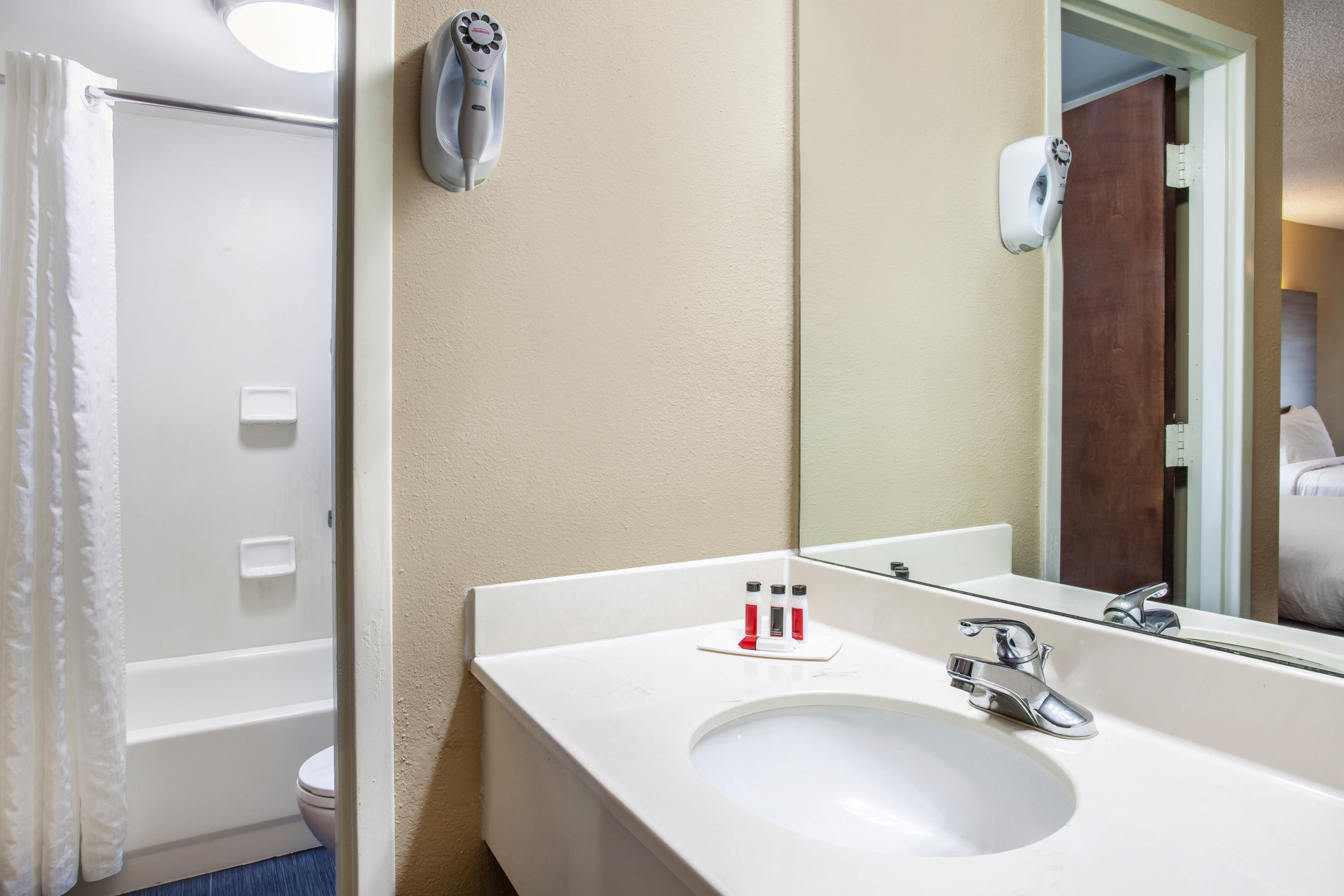 Guest room bath at the Baymont by Wyndham McDonough in McDonough, Georgia