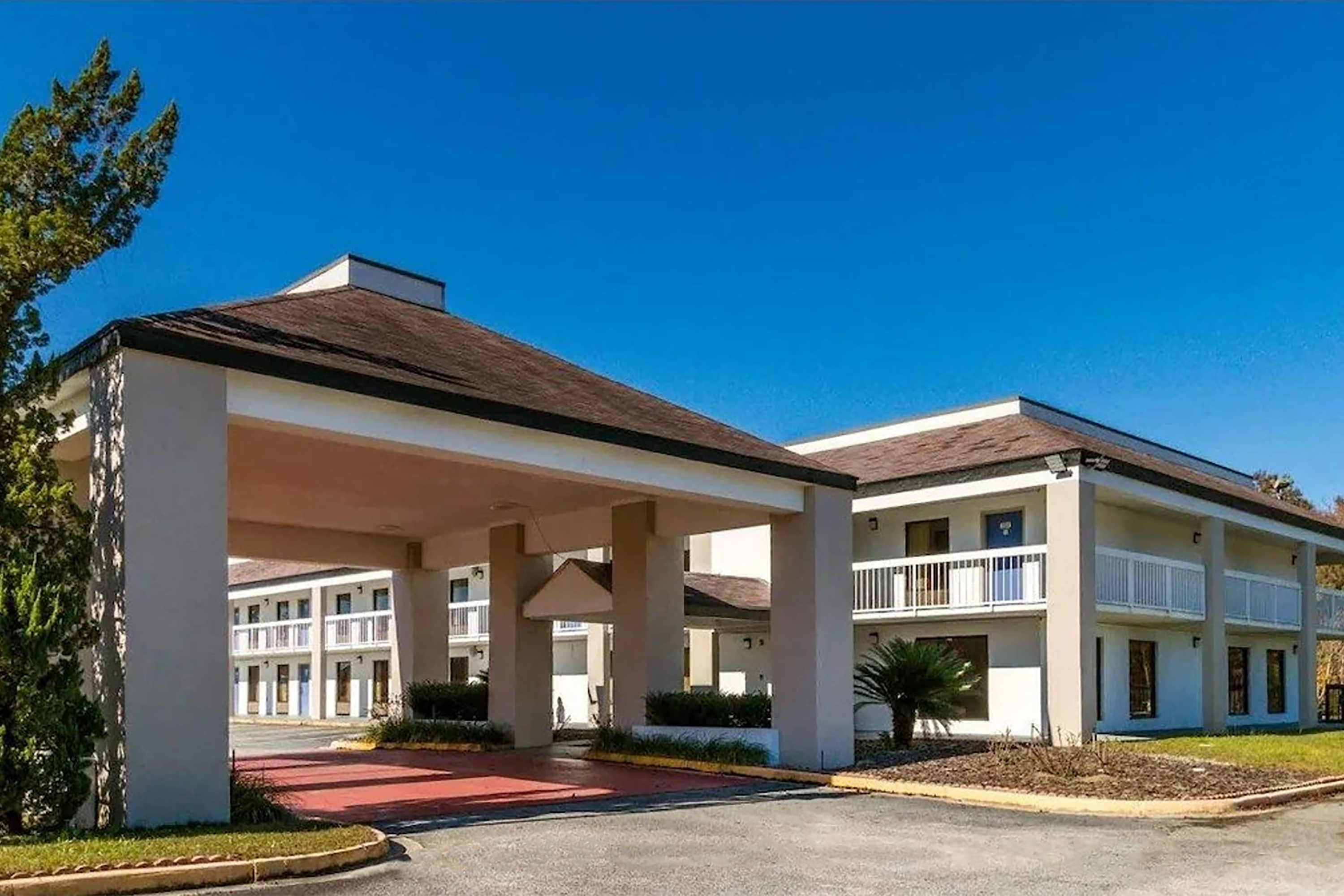 Exterior of Baymont by Wyndham Metter hotel in Metter, Georgia