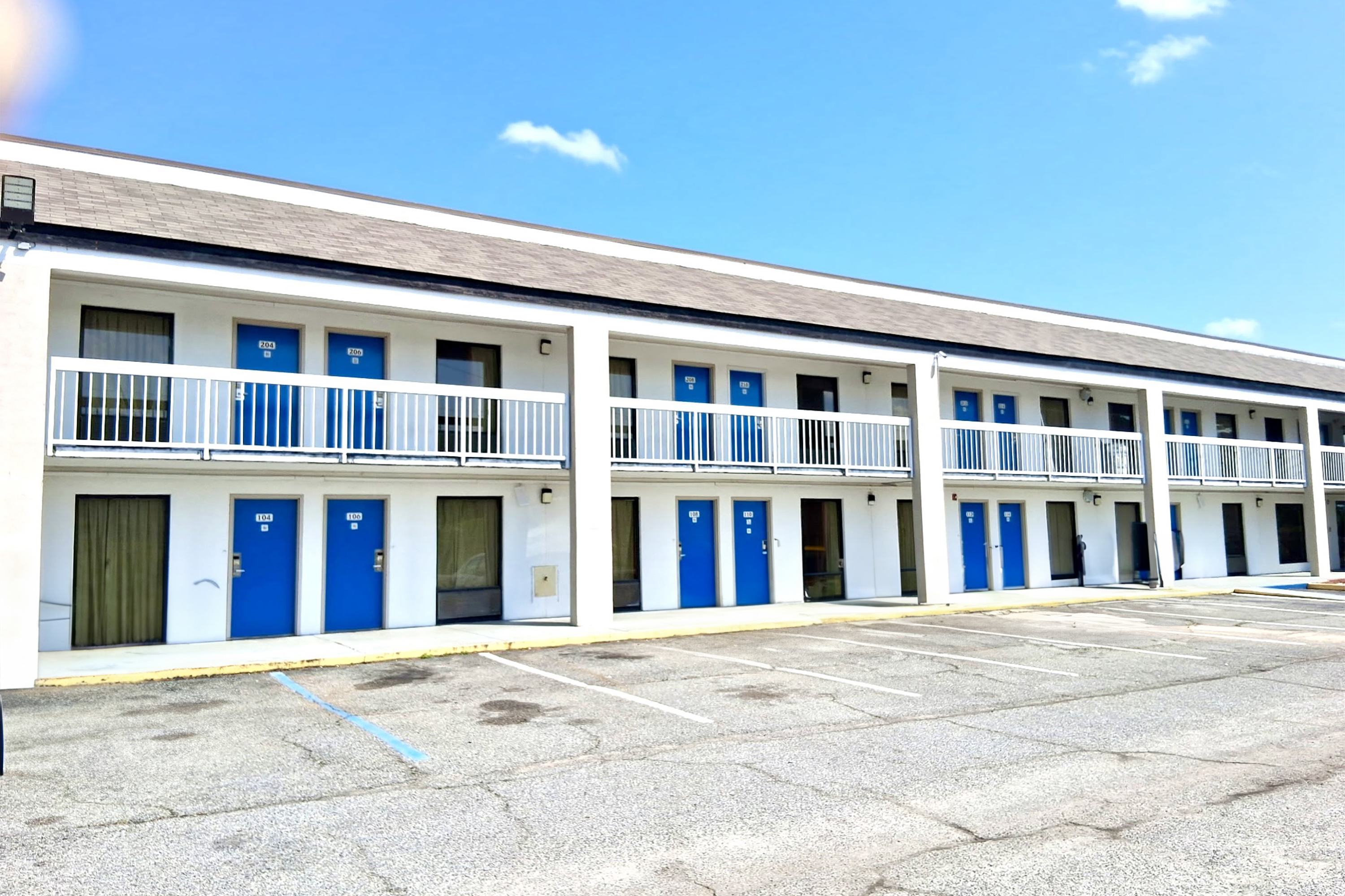 Exterior of Baymont by Wyndham Metter hotel in Metter, Georgia
