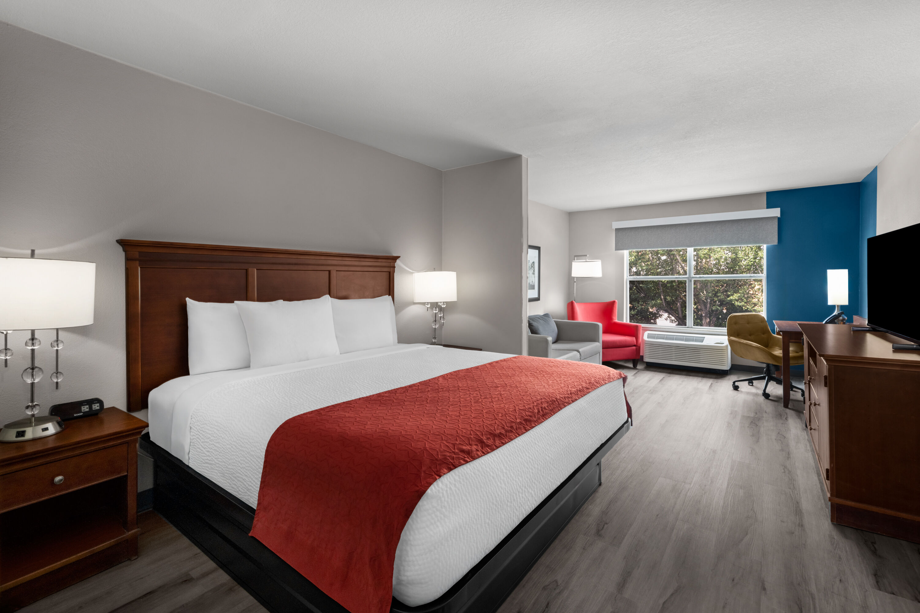 Baymont Inn & Suites by Wyndham Morrow/Atlanta I-75 South suite in Morrow, Georgia