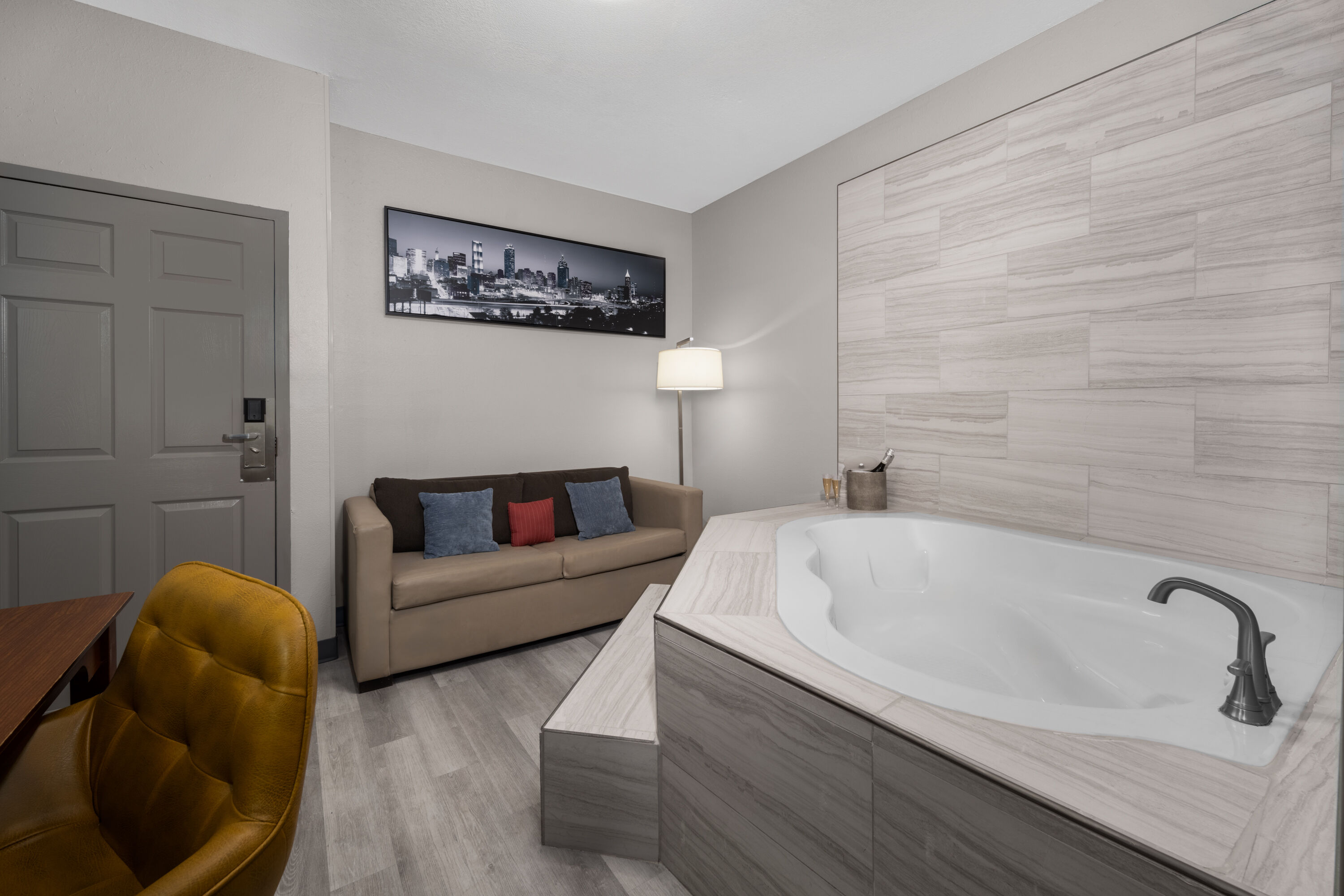 Baymont Inn & Suites by Wyndham Morrow/Atlanta I-75 South suite in Morrow, Georgia