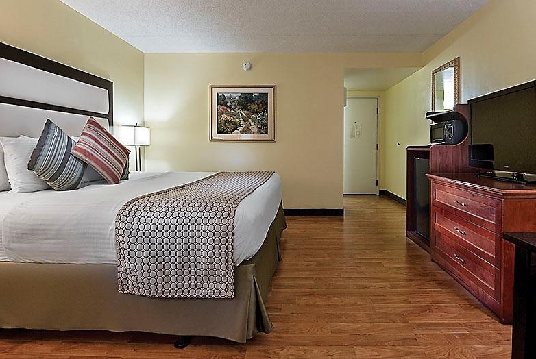 Guest room at the Baymont by Wyndham Norcross Atlanta in Norcross, Georgia